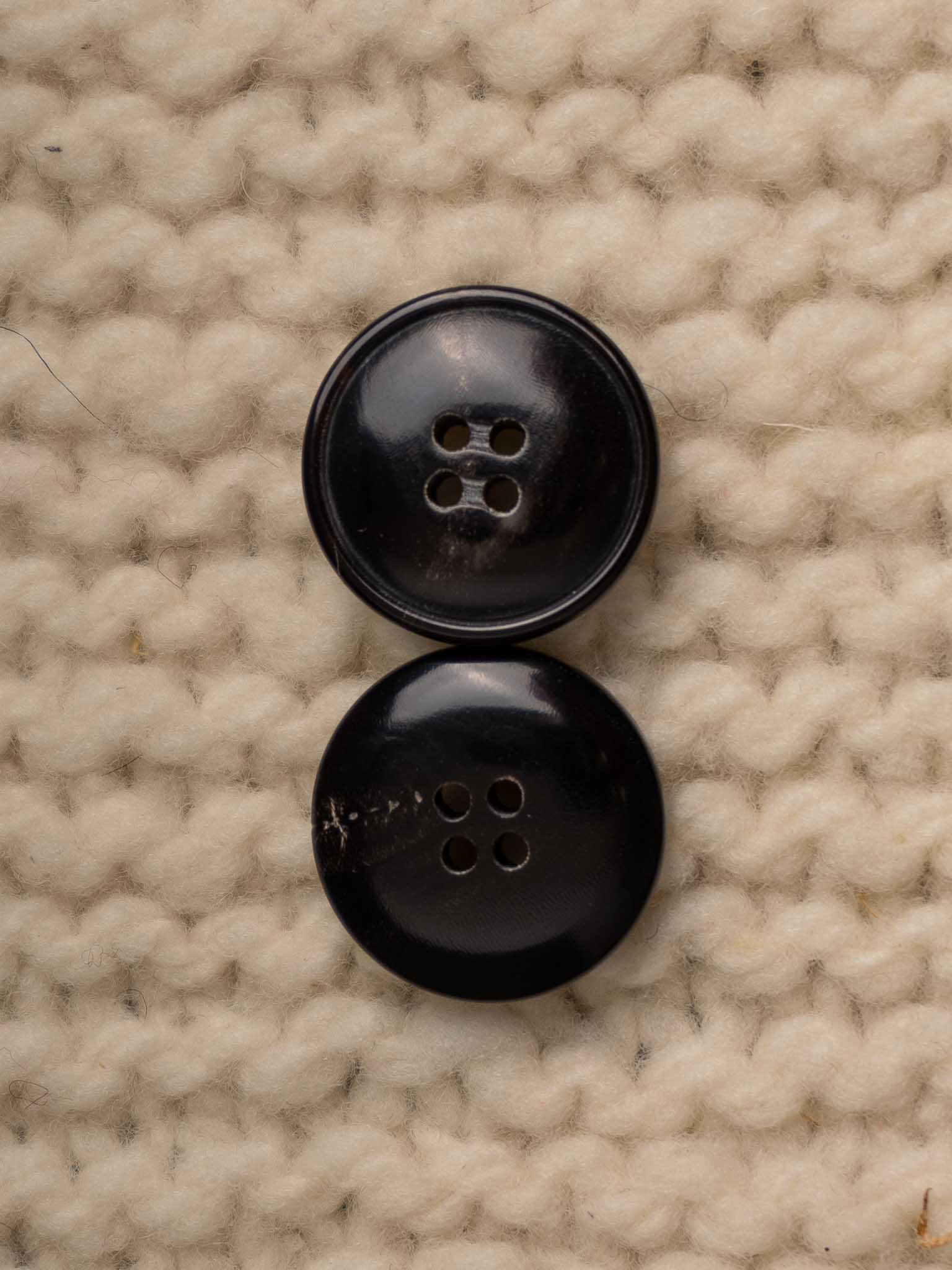 Apple <br/><small>20mm Horn Button</small>