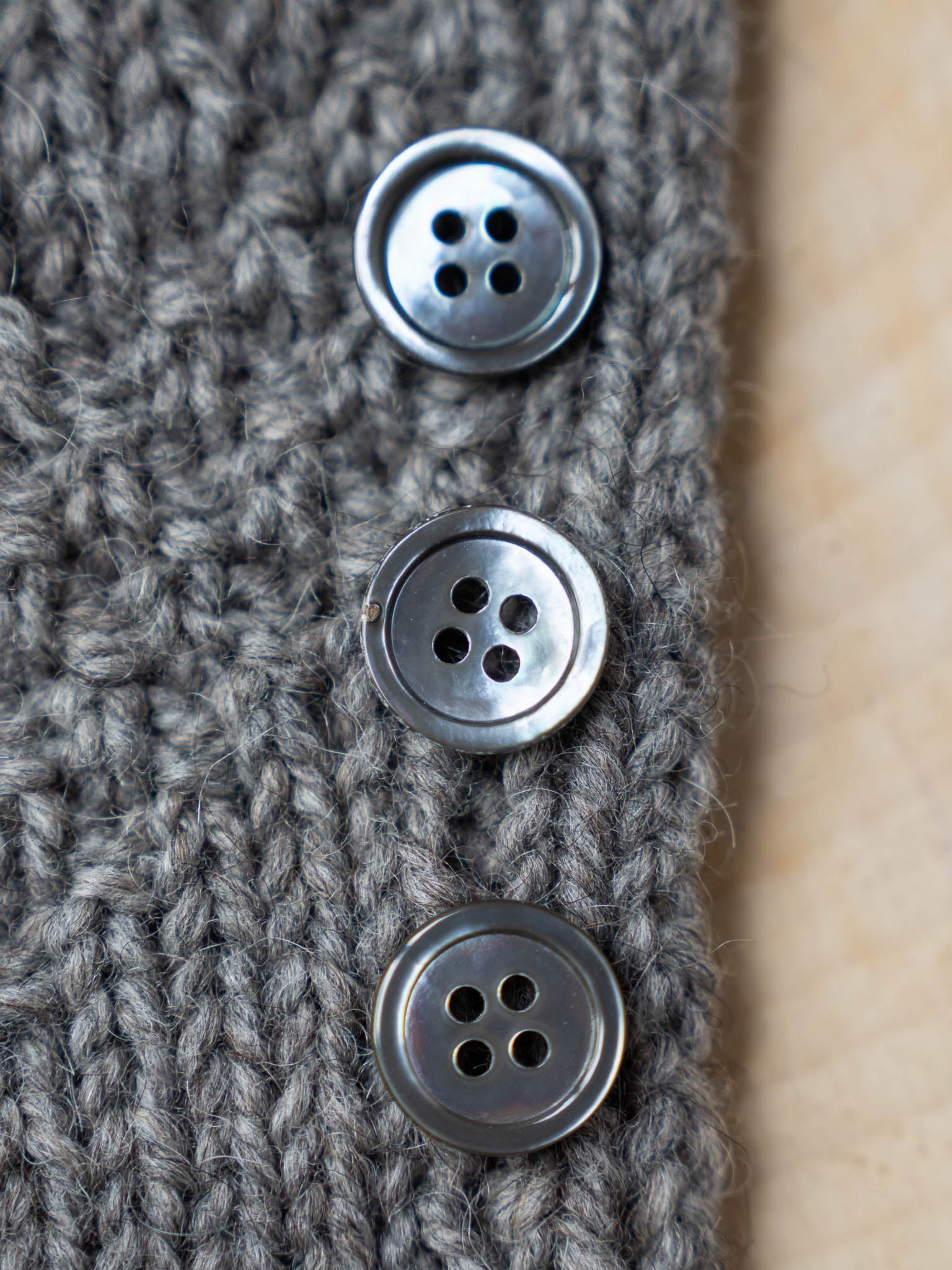 Arie <br/><small>15mm Iridescent shell Button Set</small>