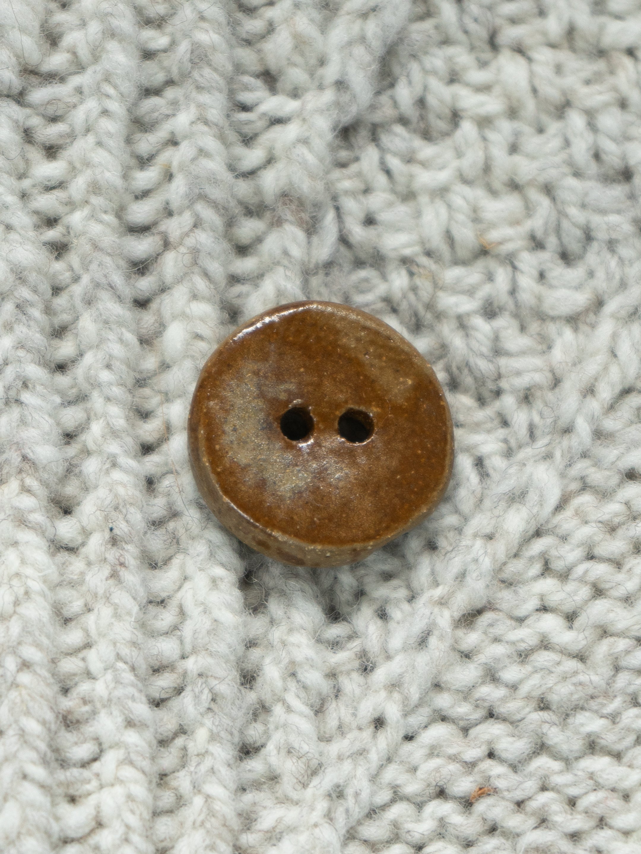 Linda's Buttons Golden <br/><small>23mm Ceramic Button</small>
