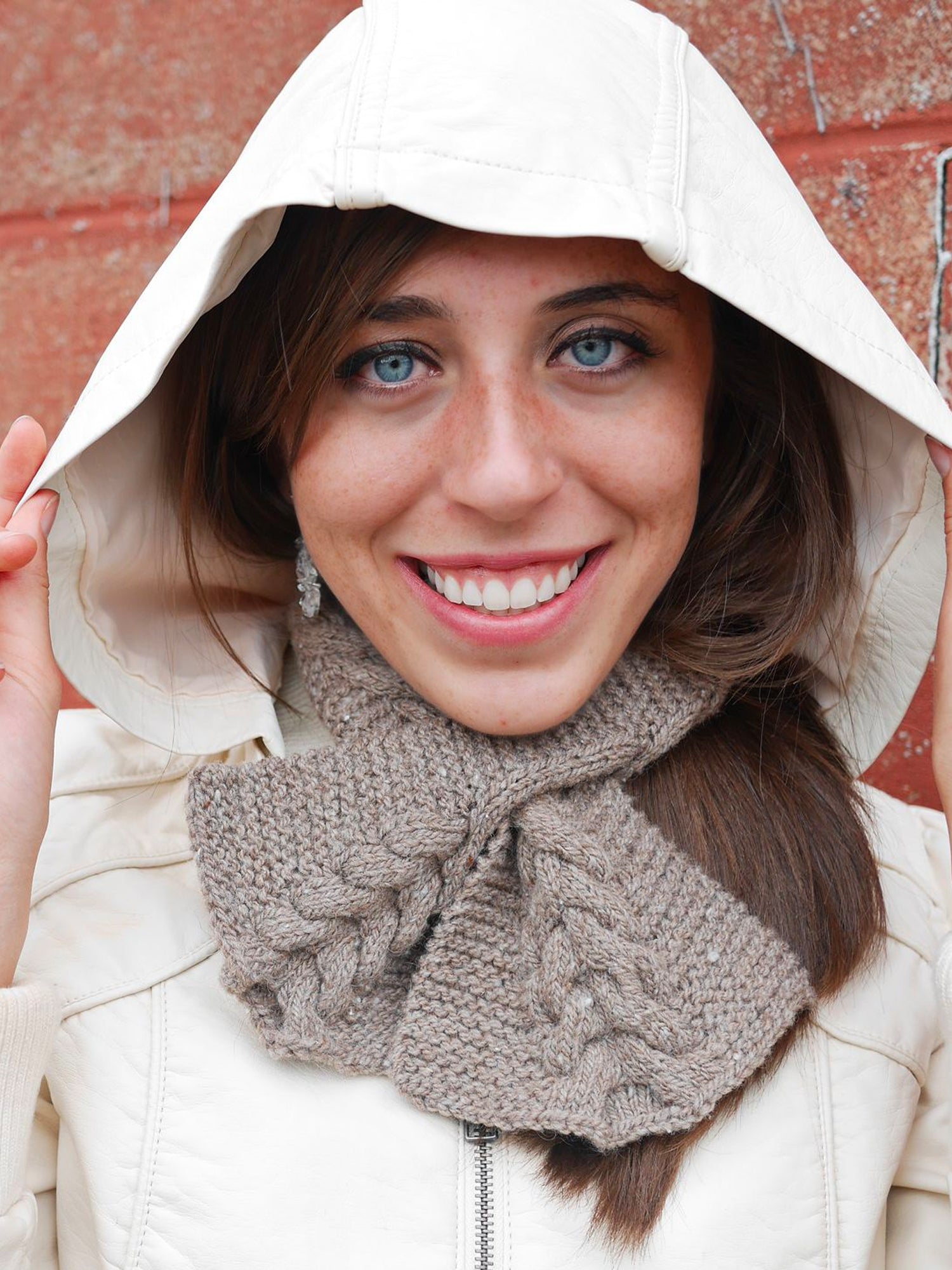 Cabled Keyhole Scarf