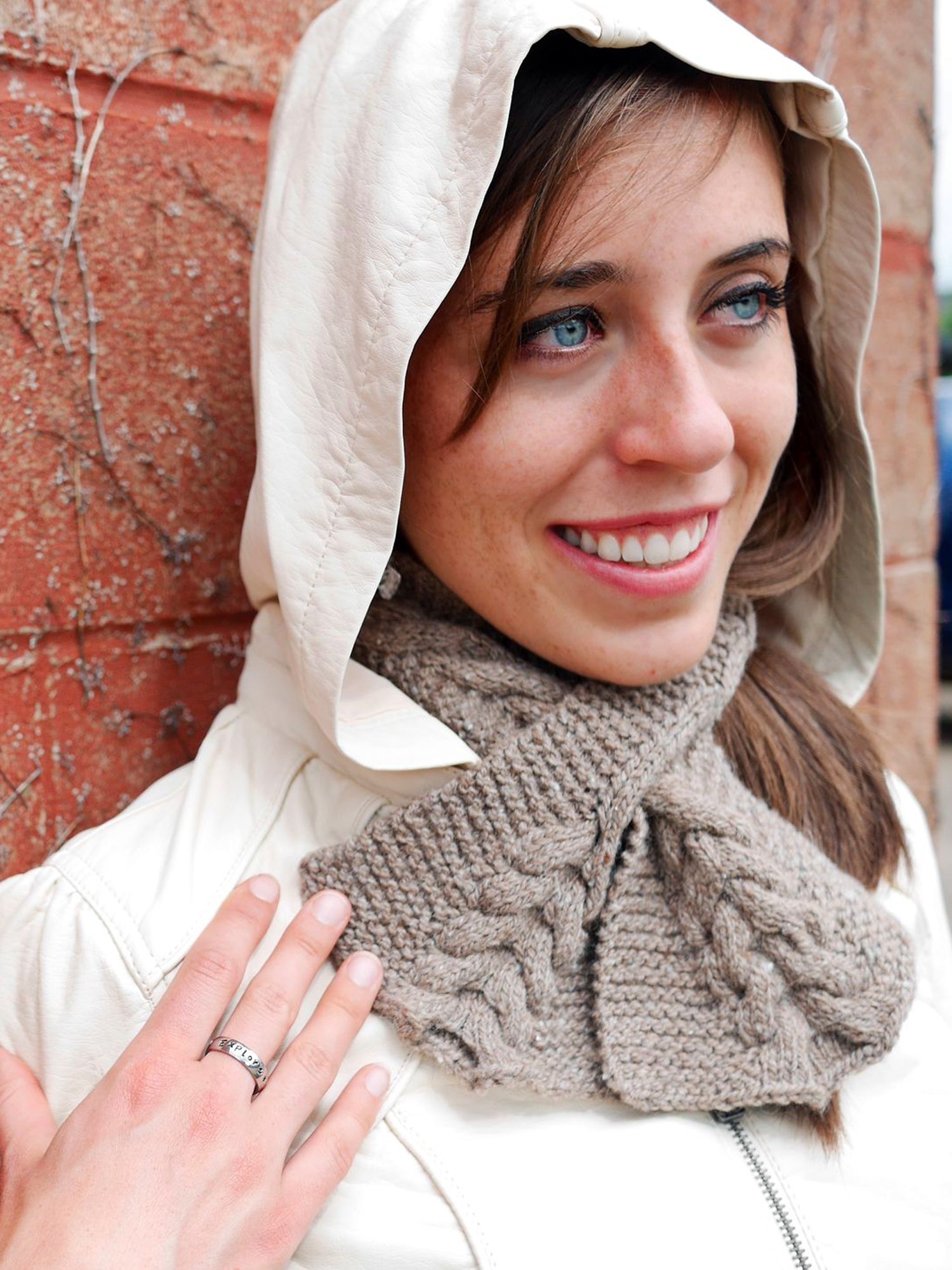 Cabled Keyhole Scarf <br/><small>knitting pattern</small>