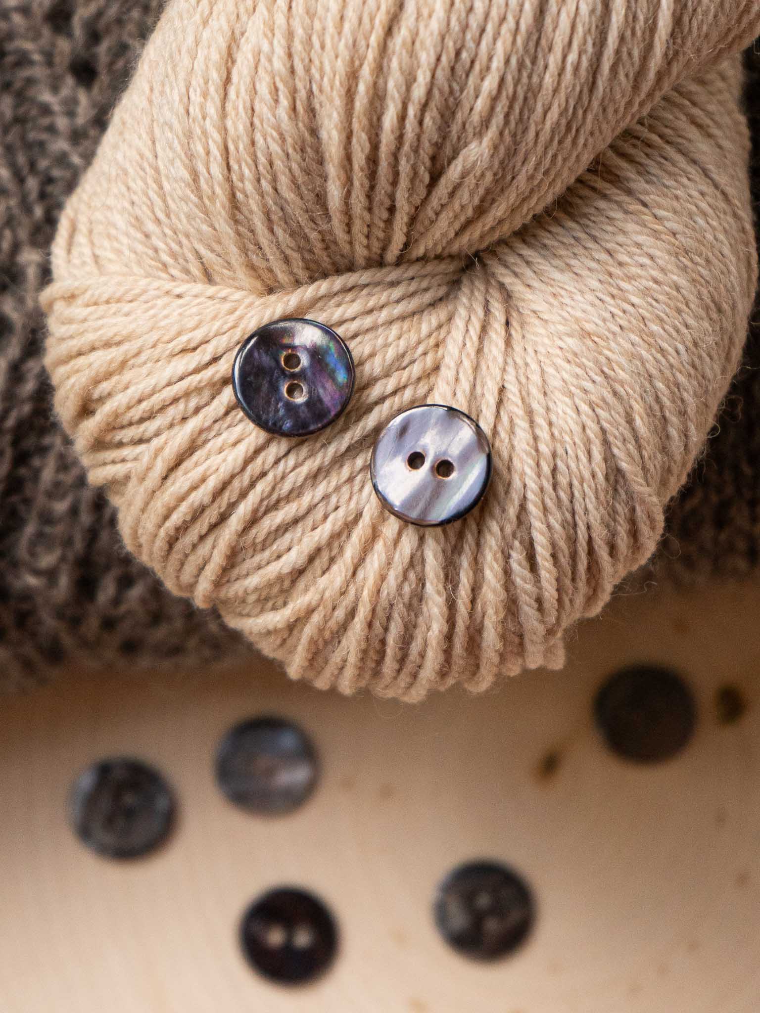 Charcoal <br/><Agoya Shell Button</small>