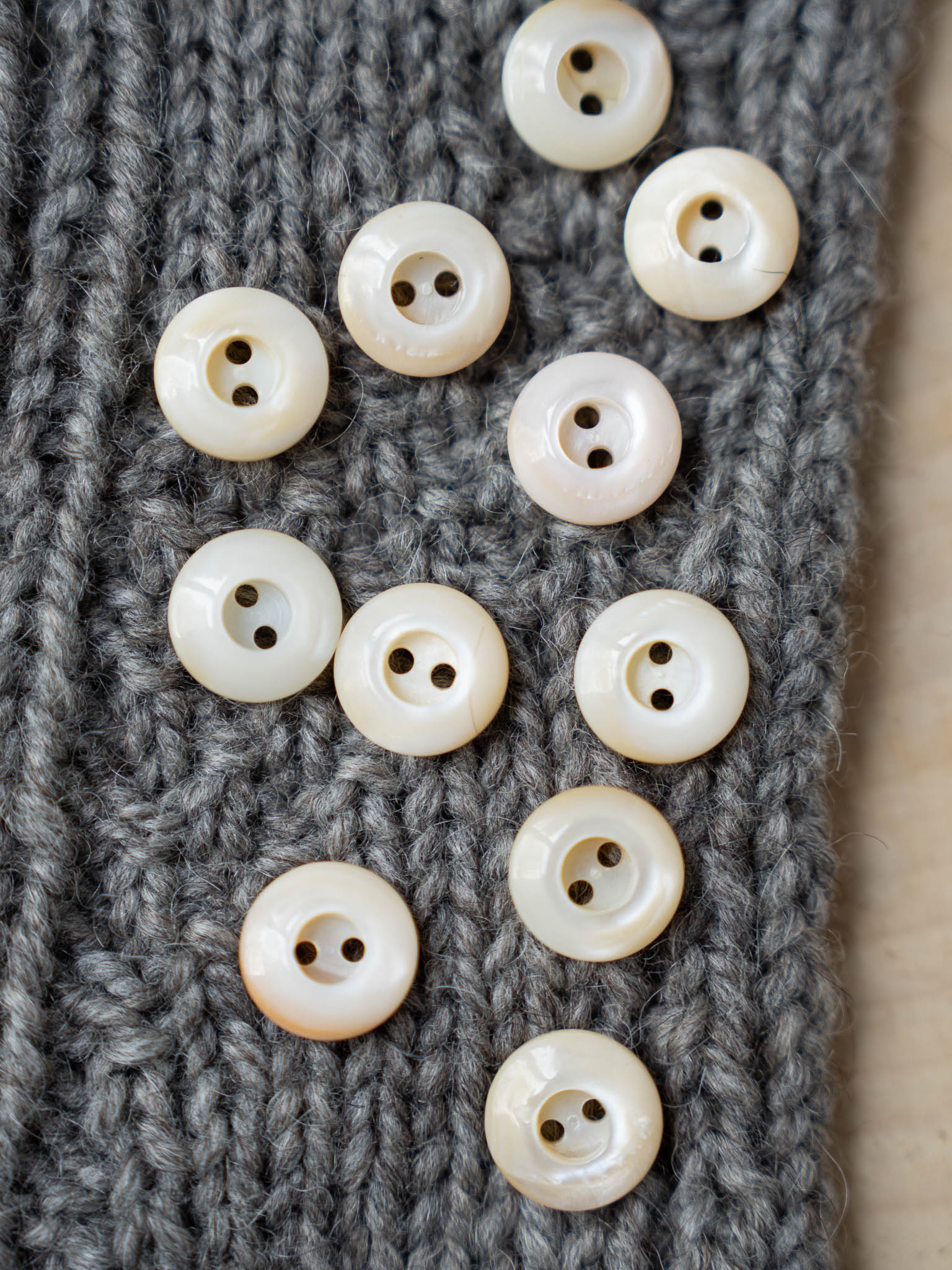 Cream <br/>< 12mm Vintage Mother of Pearl </small>