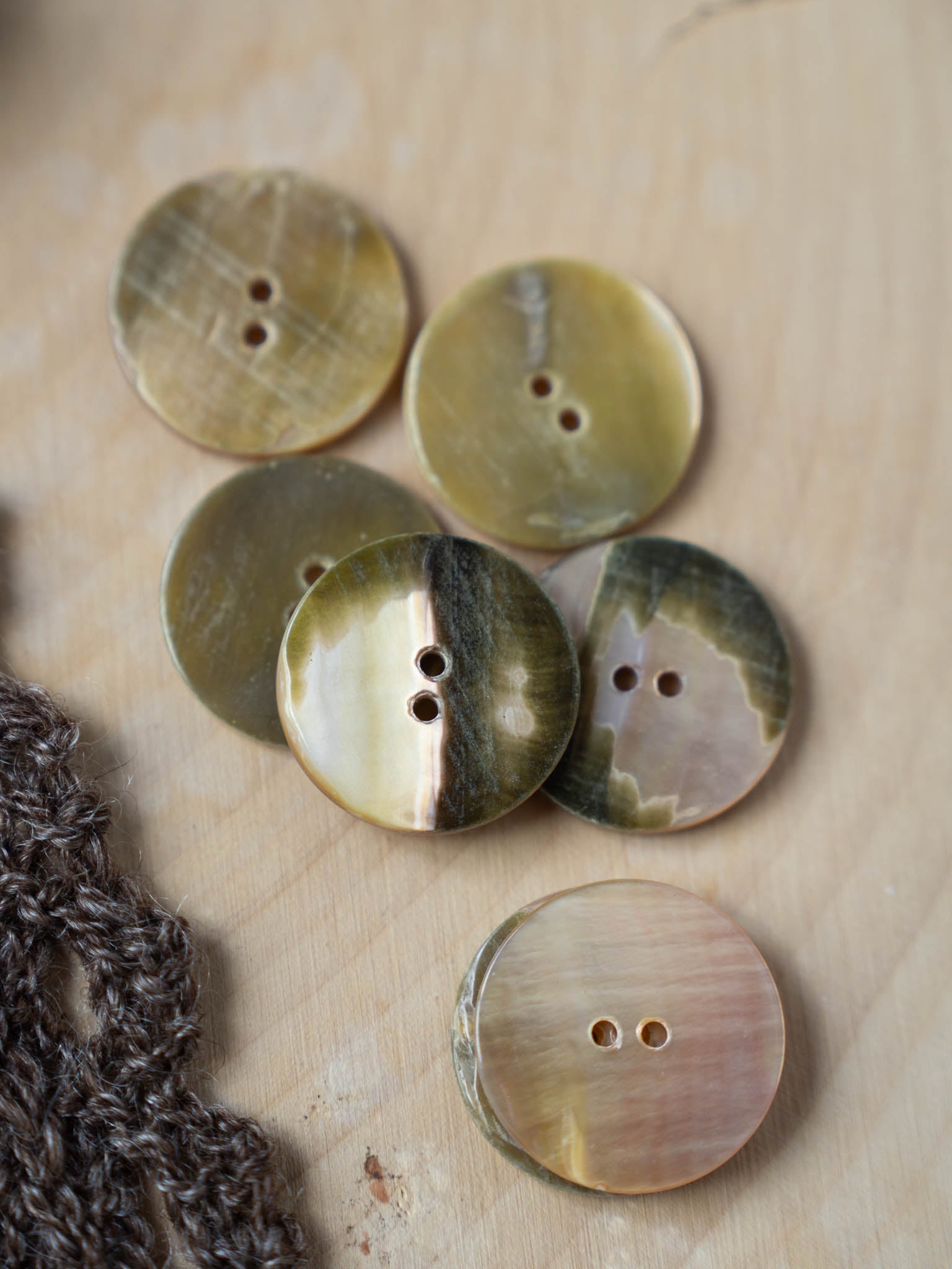Daisy <br/><small> 22mm Vintage Mother of Pearl </small>