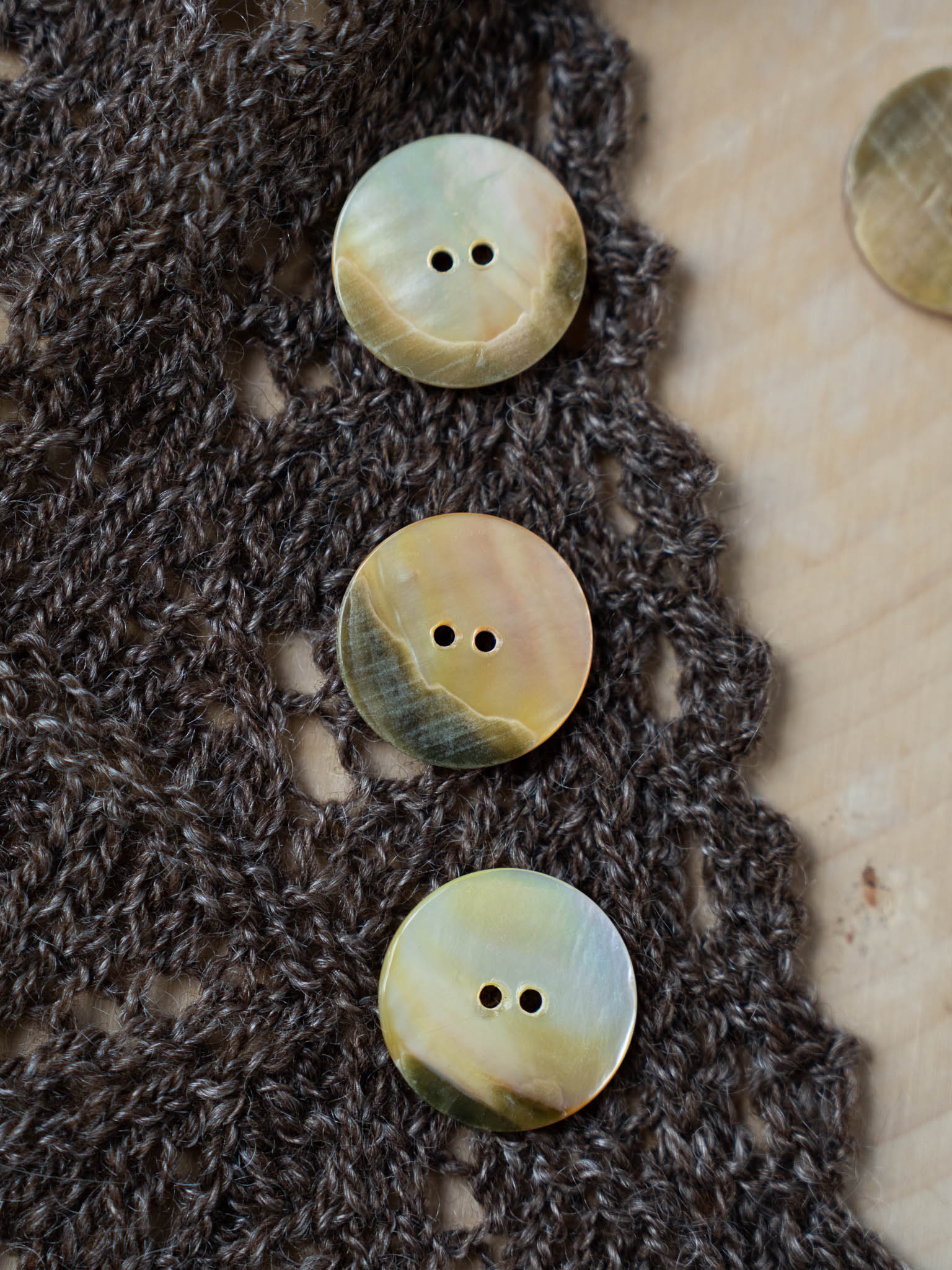 Daisy <br/><small> 22mm Vintage Mother of Pearl </small>