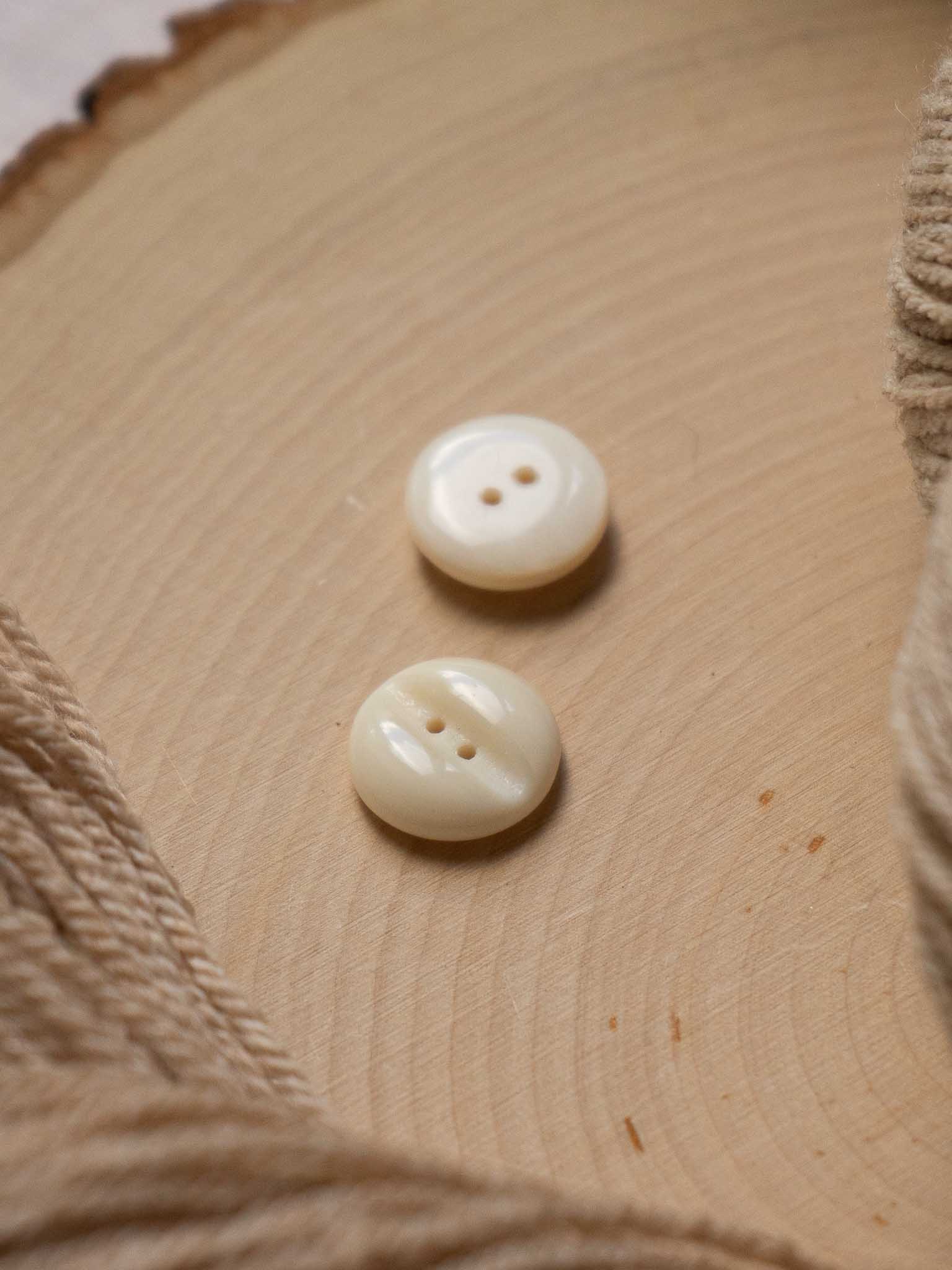 Dogwood <br/><small>Vintage Glass Button</small>