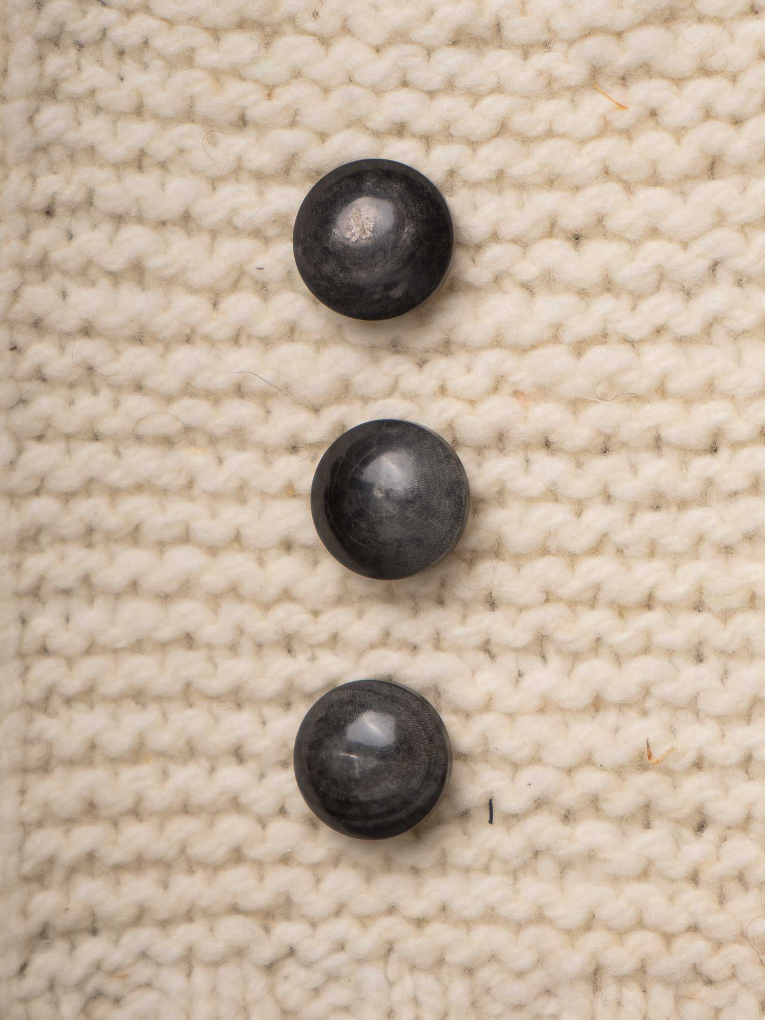 Hazel <br/><small>20mm Horn Button</small>