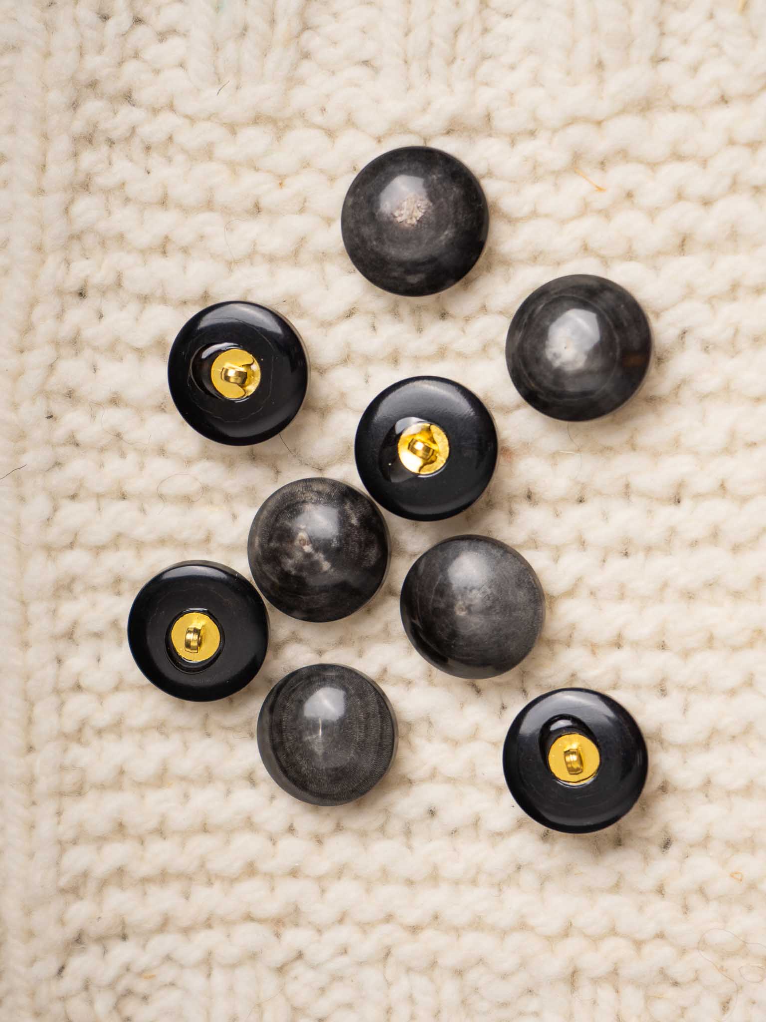 Hazel <br/><small>20mm Horn Button</small>