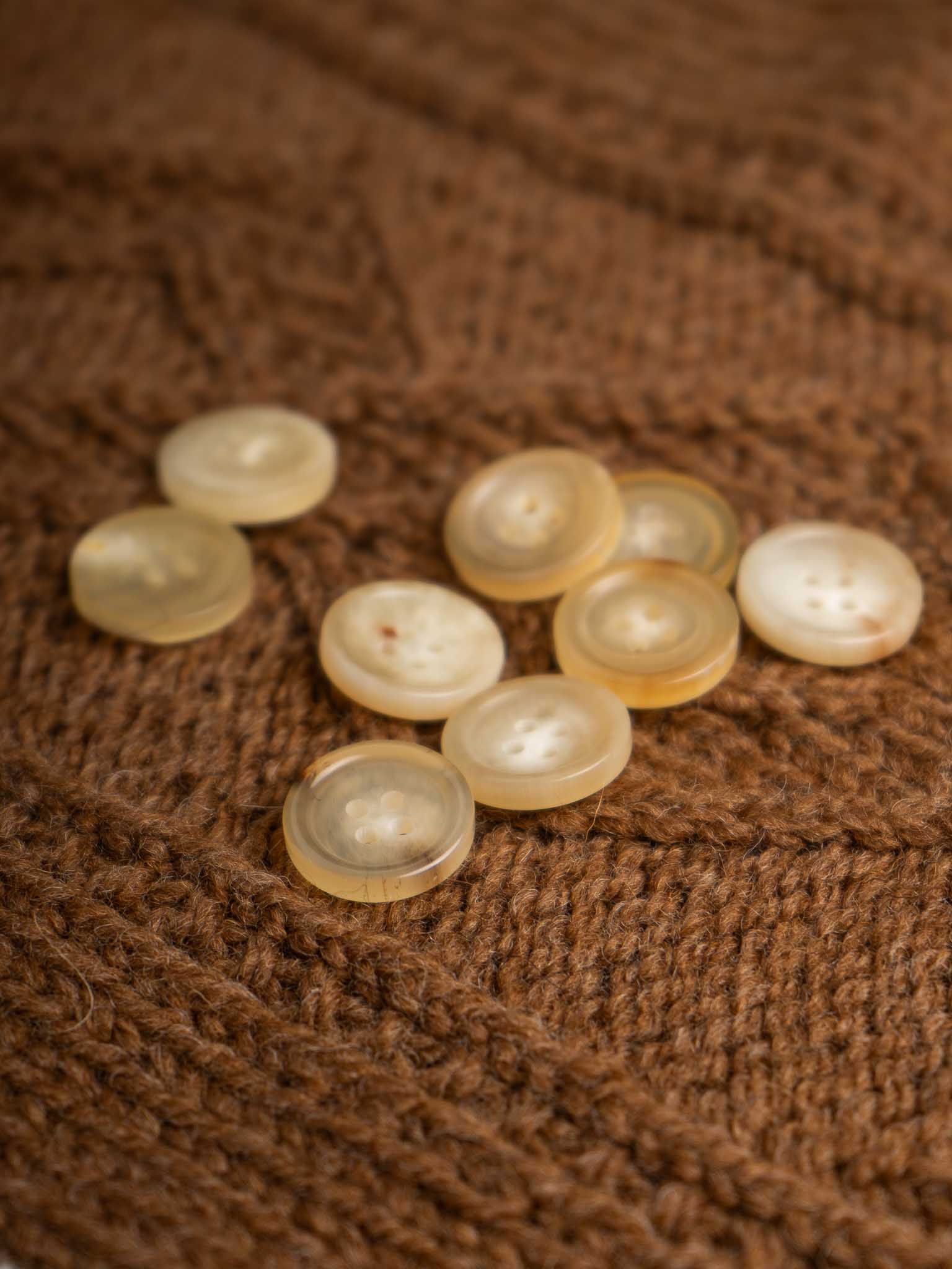 Latte <br/><small>18mm Horn Button</small>