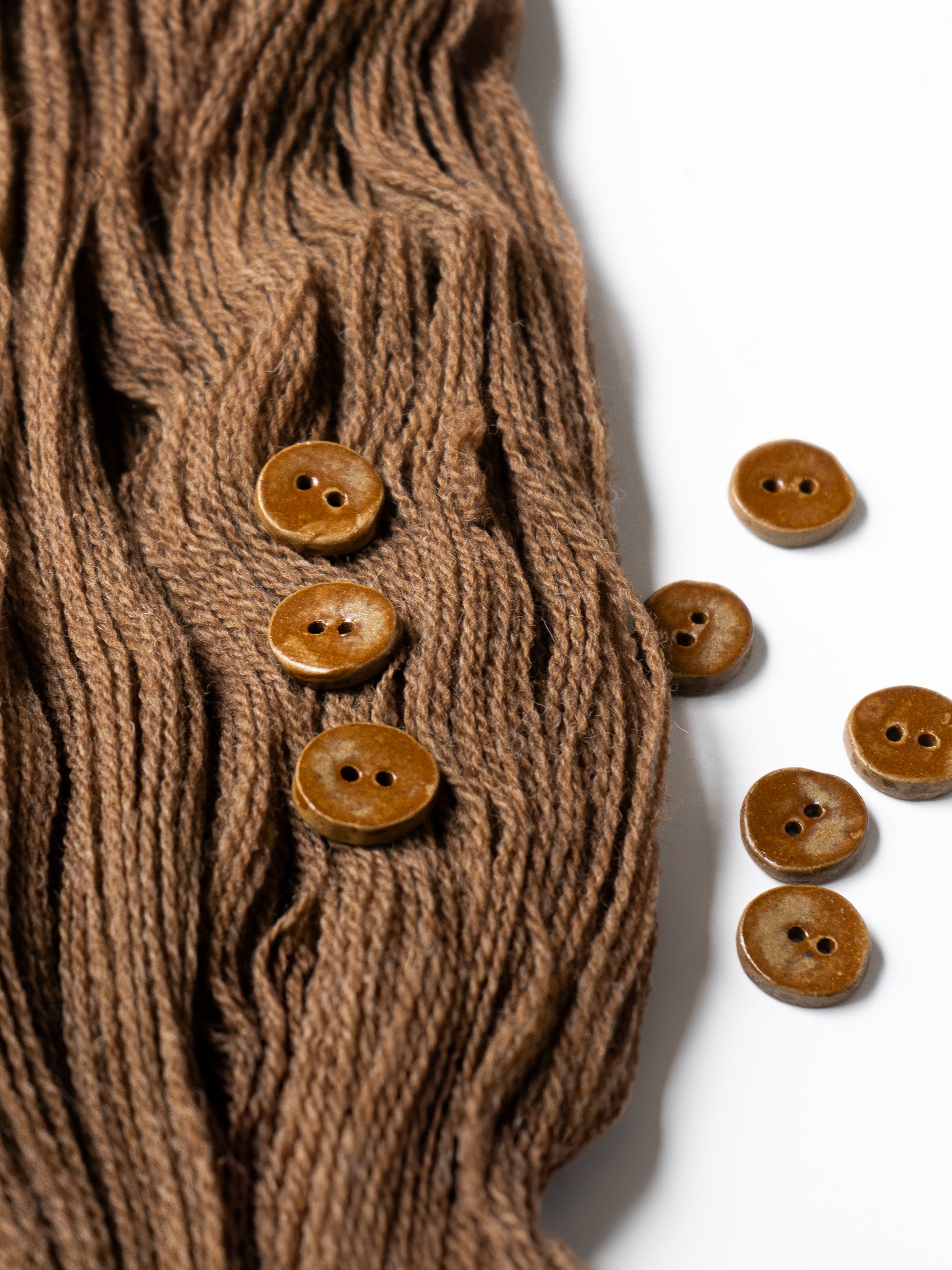 Linda's Buttons Golden <br/><small>23mm Ceramic Button</small>