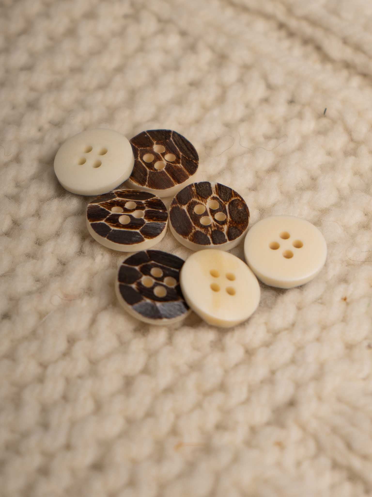 Mountain Ash <br/><small>15mm Horn Button</small>