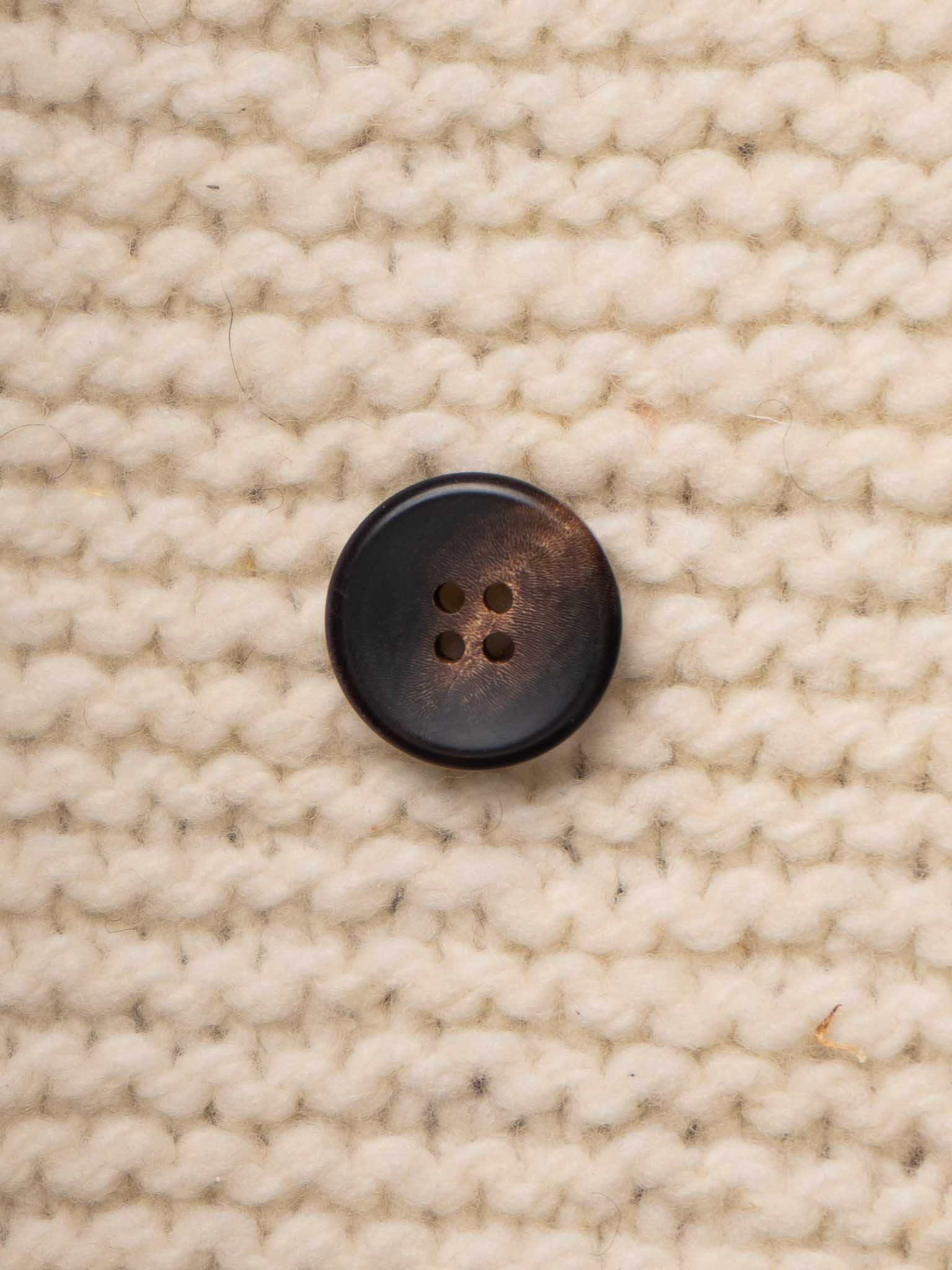 Plum <br/><small>15mm - 25mm Horn Button</small>
