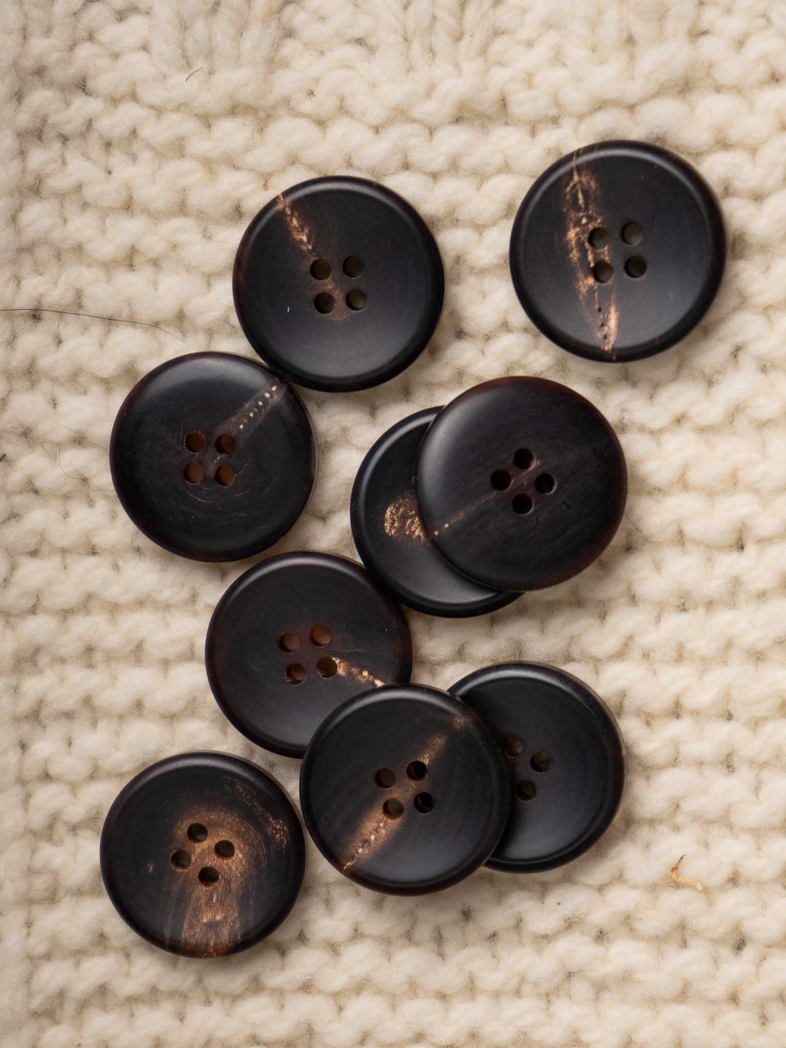 Plum <br/><small>15mm - 25mm Horn Button</small>