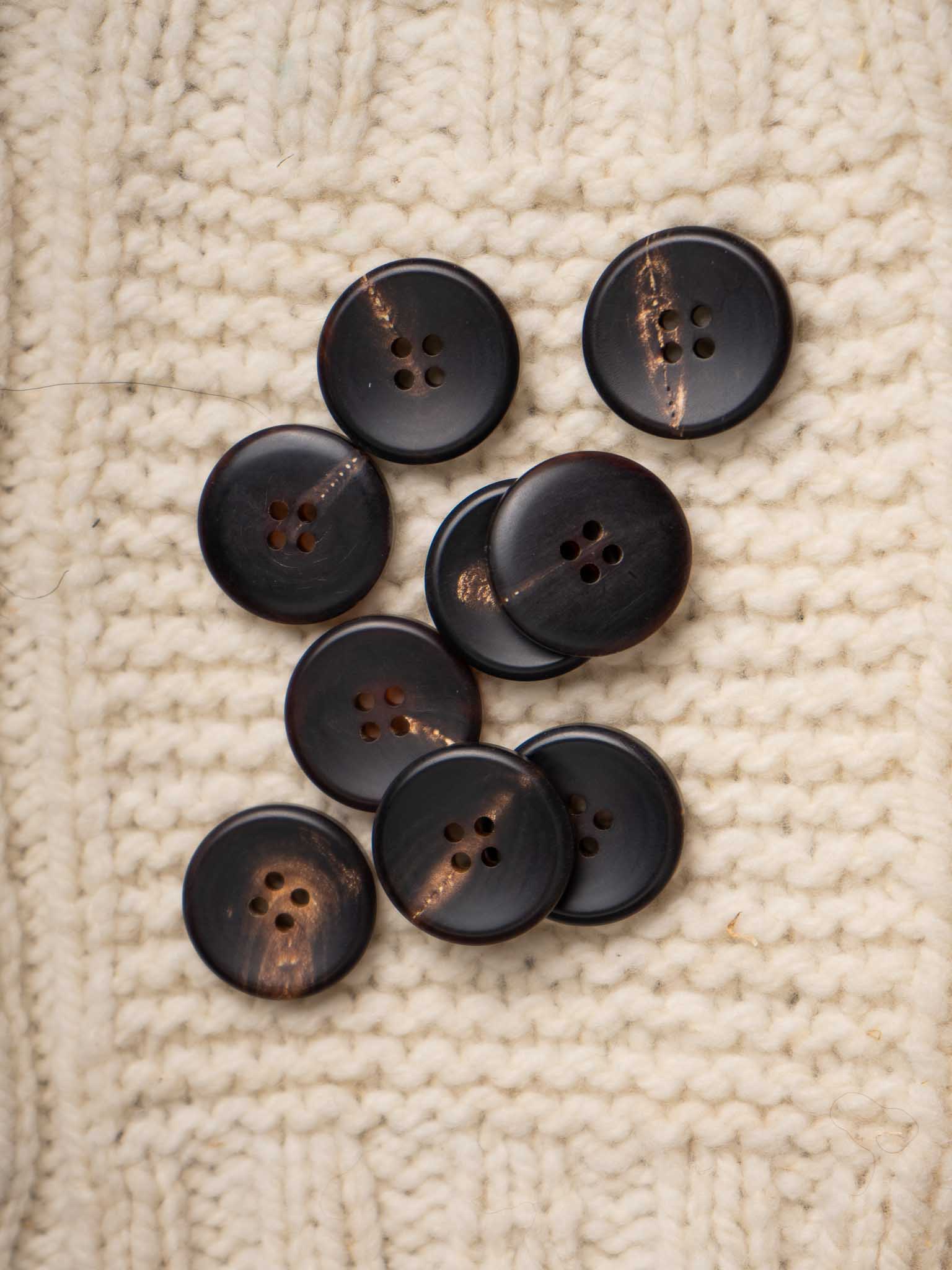 Plum <br/><small>15mm - 25mm Horn Button</small>