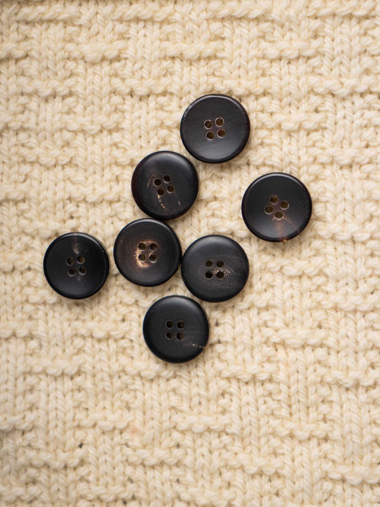 Plum <br/><small>15mm - 25mm Horn Button</small>
