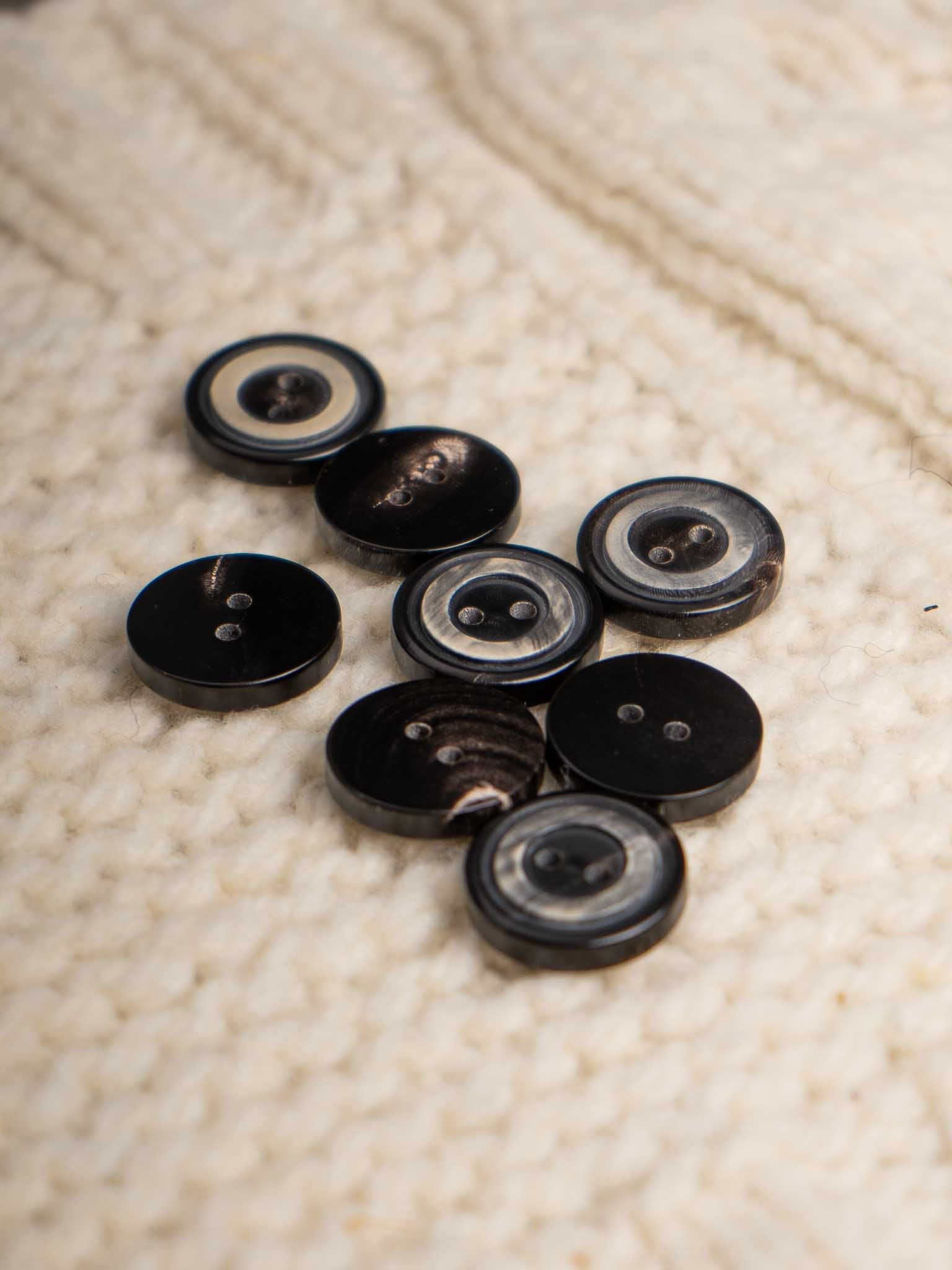 Poplar <br/><small>18mm Horn Button</small>