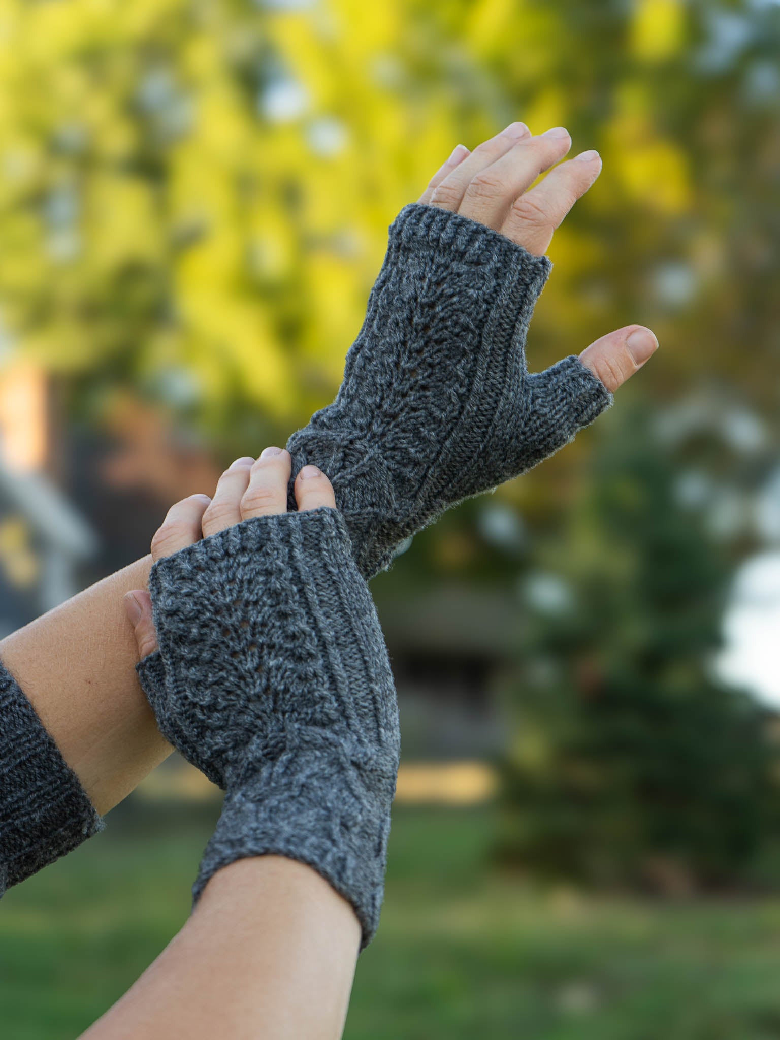 Scintilla Mitts <br/><small>knitting pattern</small>