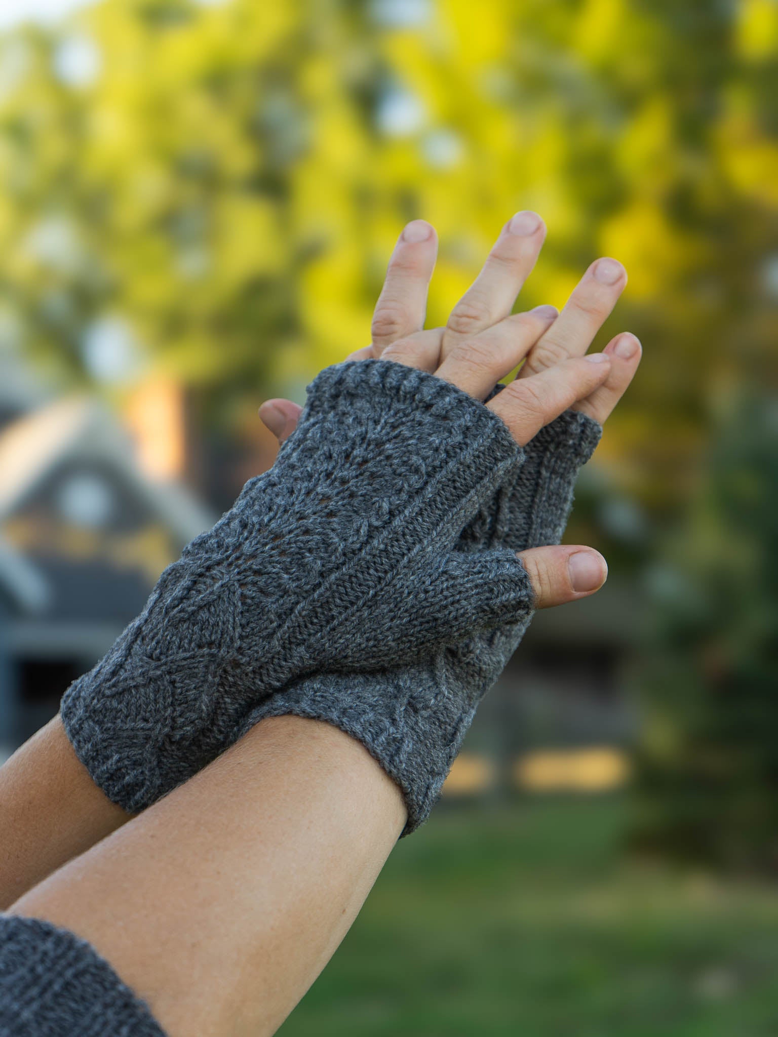 Scintilla Mitts <br/><small>knitting pattern</small>