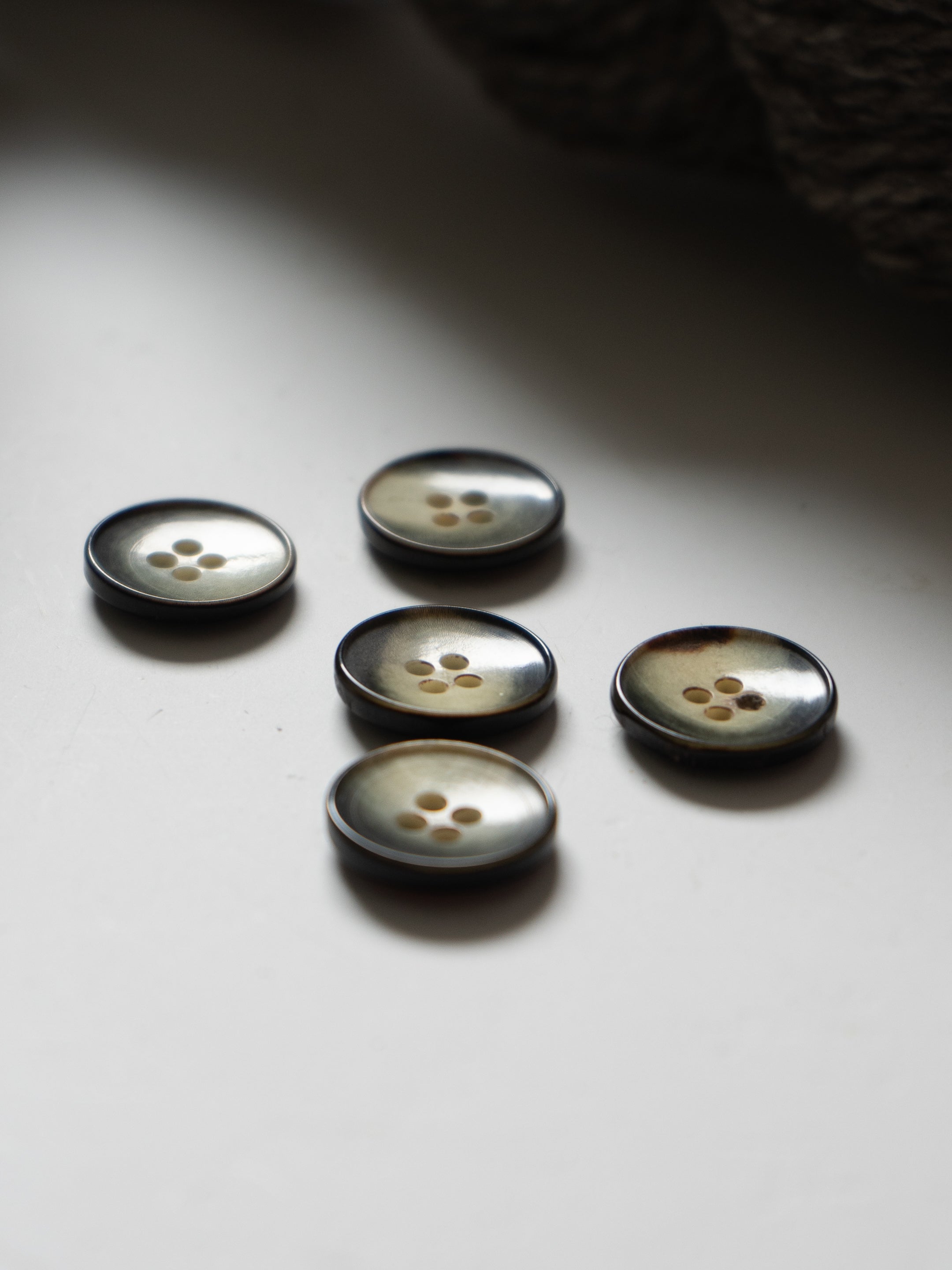 Shadow <br/><small>19mm Horn Button</small>