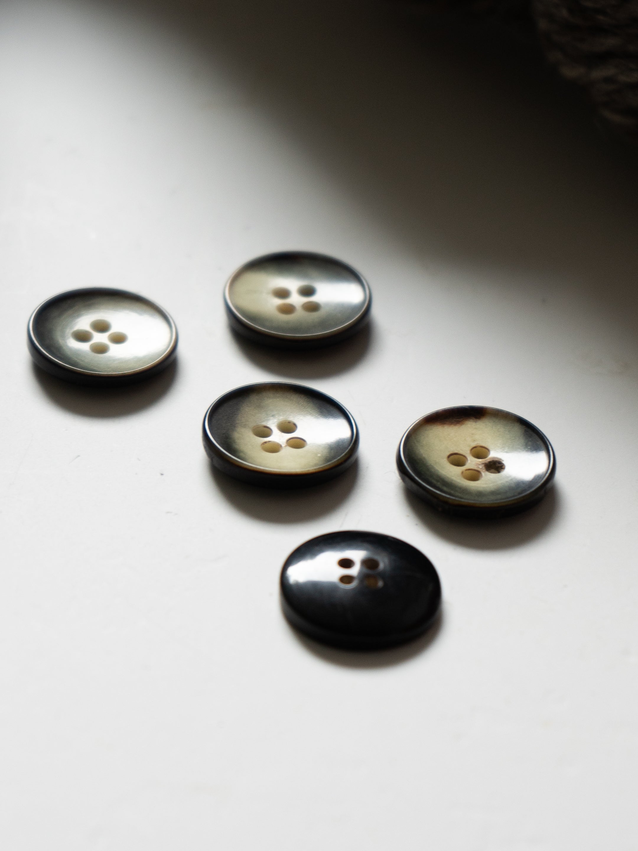 Shadow <br/><small>19mm Horn Button</small>