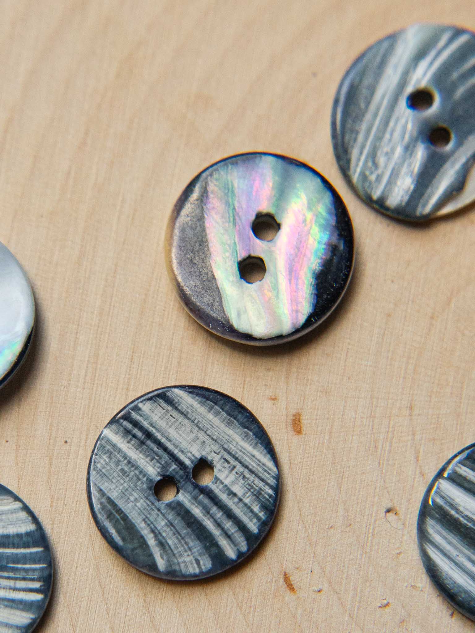 Slate <br/><small>Mussel Shell Button</small>