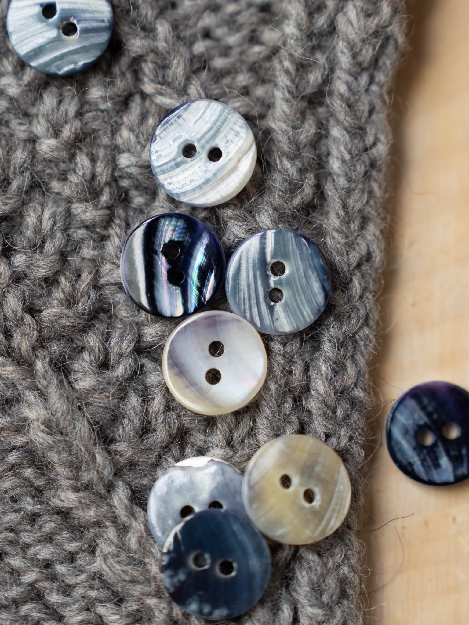 Slate <br/><small>12mm & 18 mm Mussel Shell Button</small>