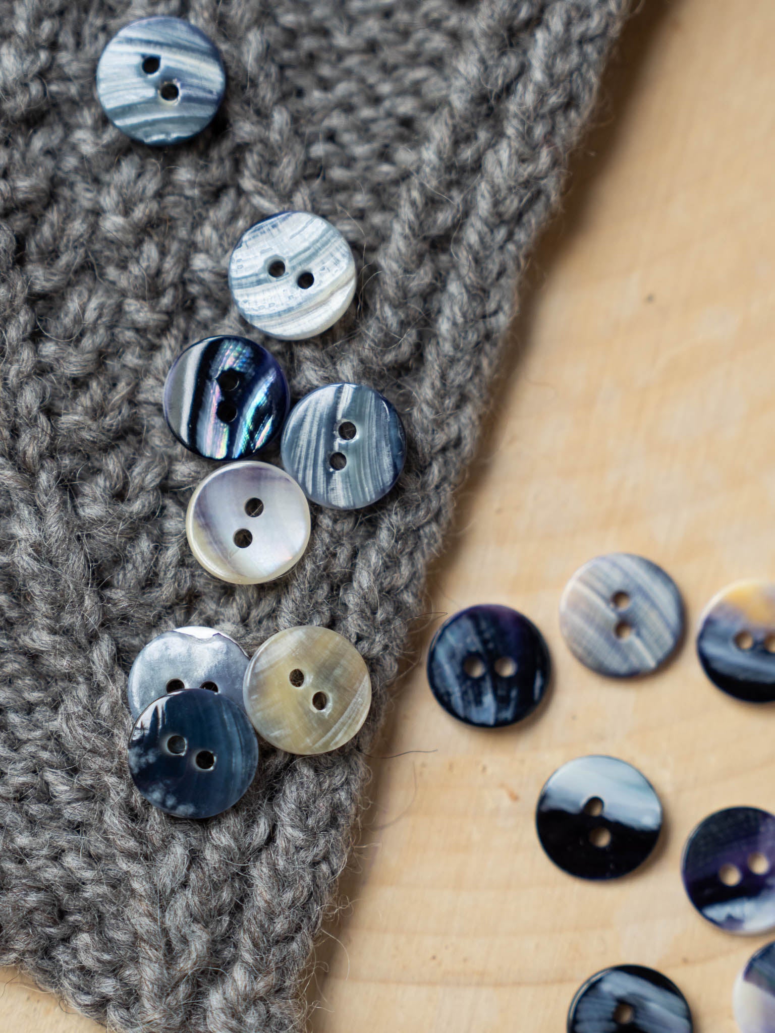 Slate <br/><small>12mm & 18 mm Mussel Shell Button</small>