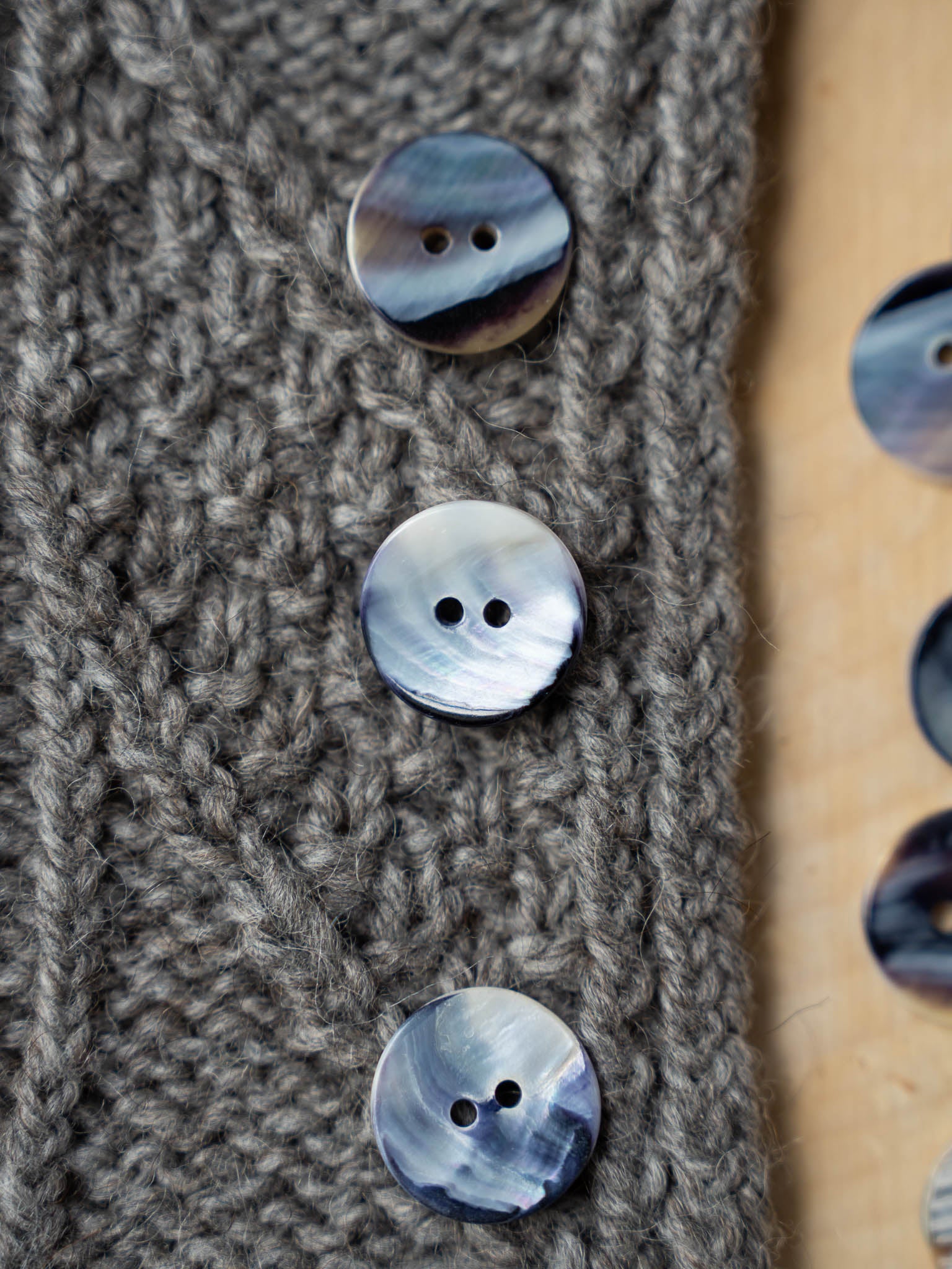 Slate <br/><small>12mm & 18 mm Mussel Shell Button</small>