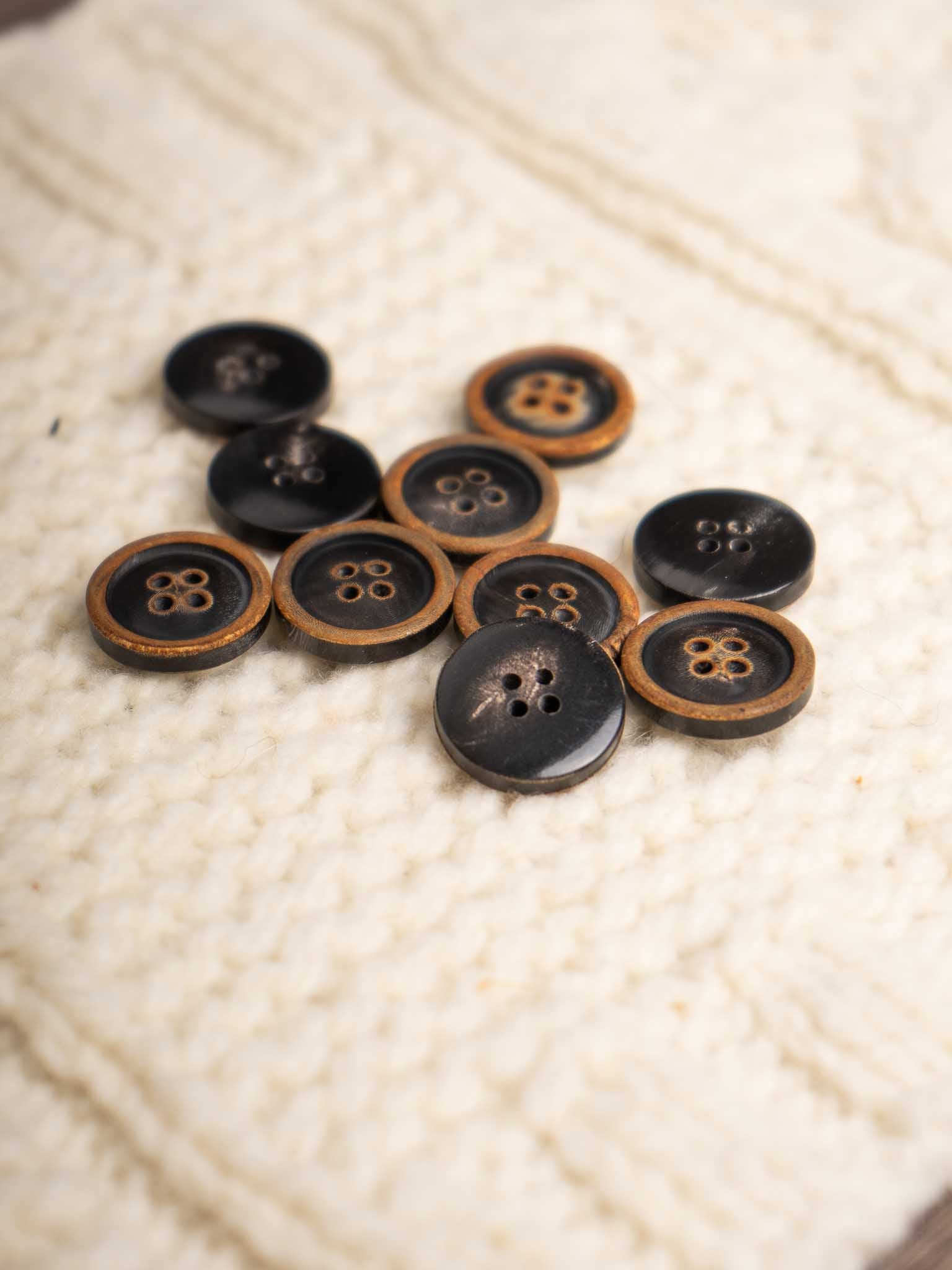 Spruce <br/><small>18mm Horn Button</small>