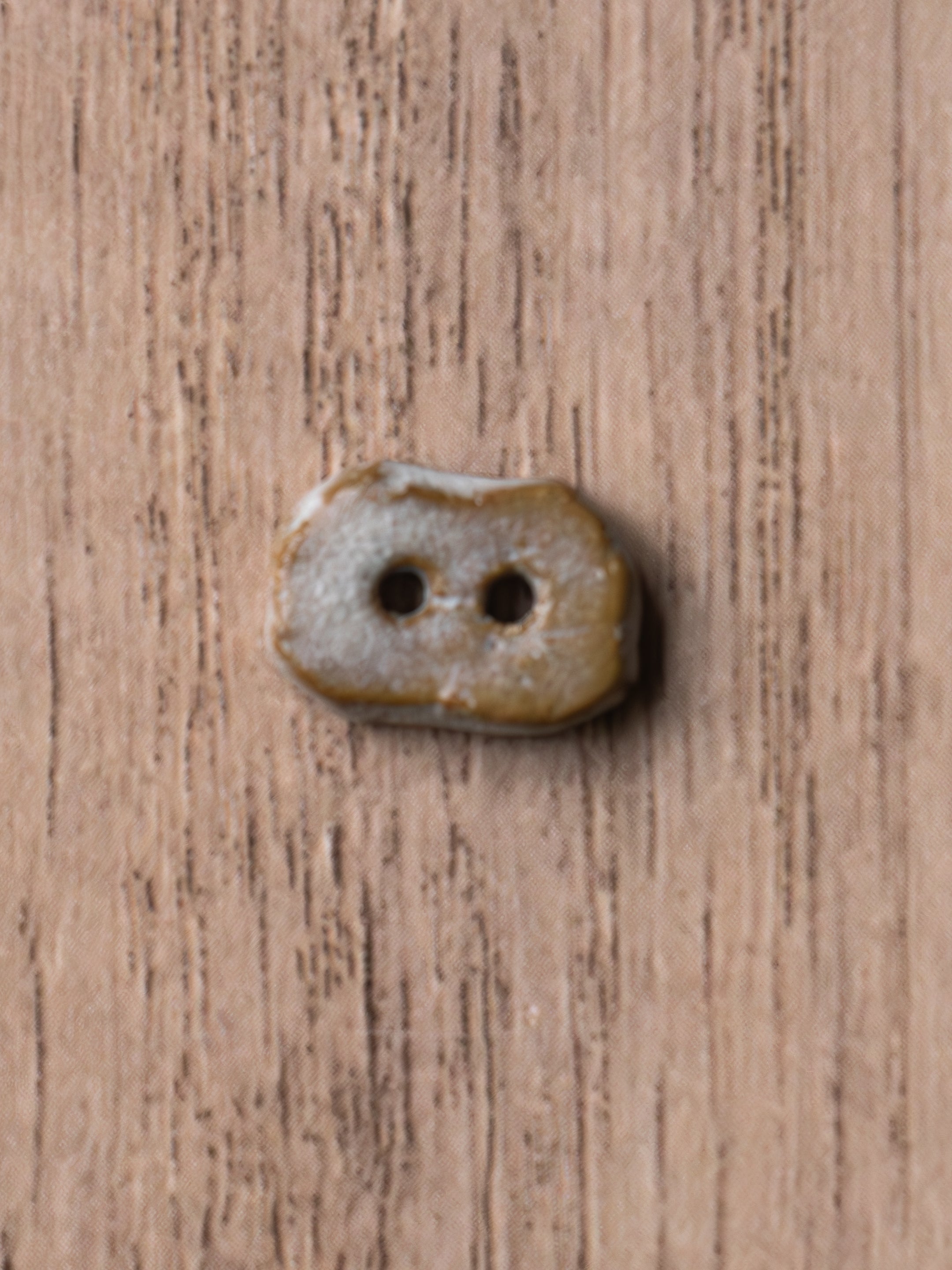 Frost <br/><small>15mm Ceramic Pebble Button</small>