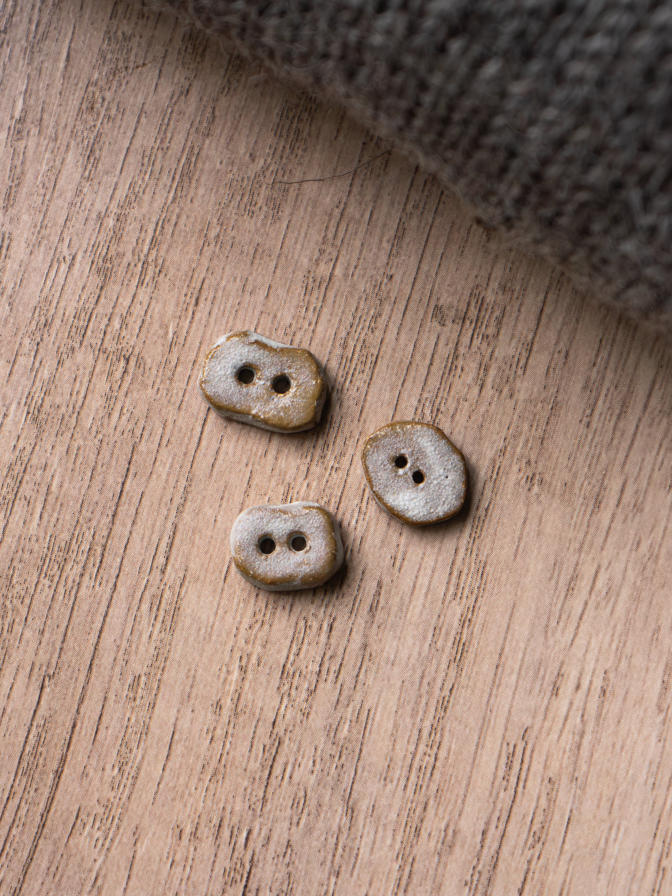 Frost <br/><small>15mm Ceramic Pebble Button</small>