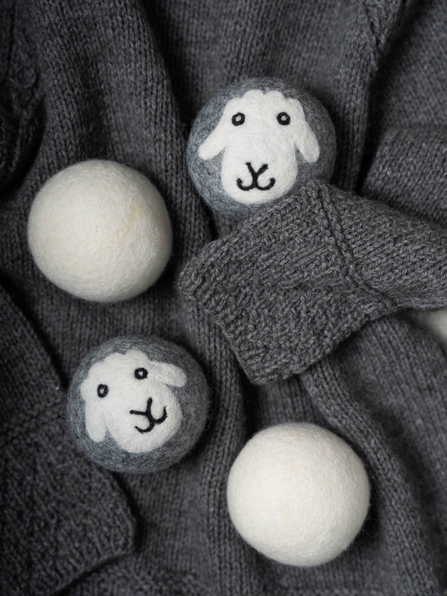 Natural Wool Dryer Balls Set of 4 with Mesh Laundry Bag
