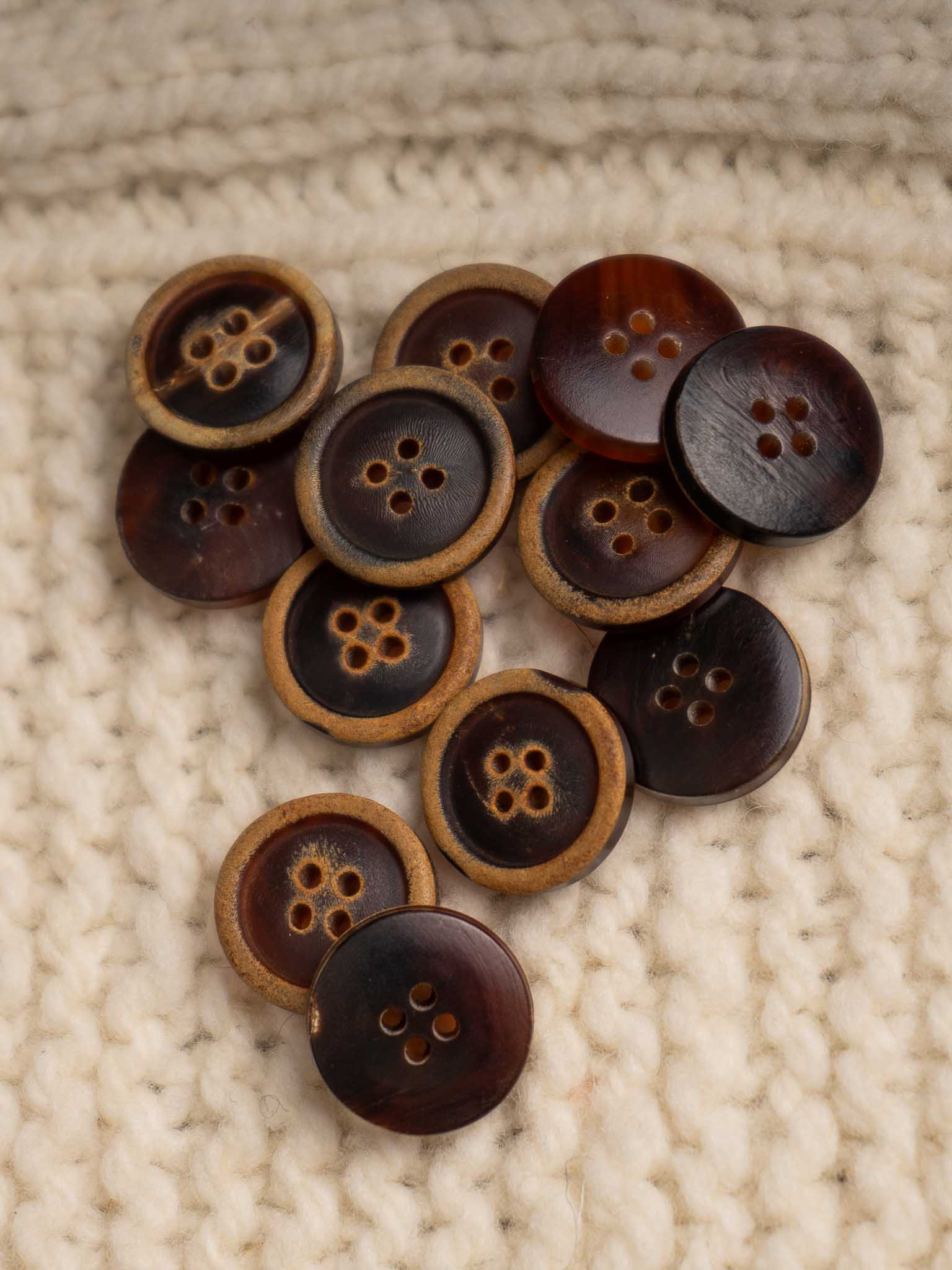 Yew <br/><small>18mm Horn Button</small>