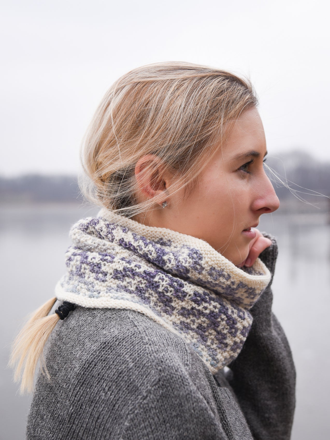 Grey Poppies Mosaic Neckwarmer <br/><small>knitting pattern</small>