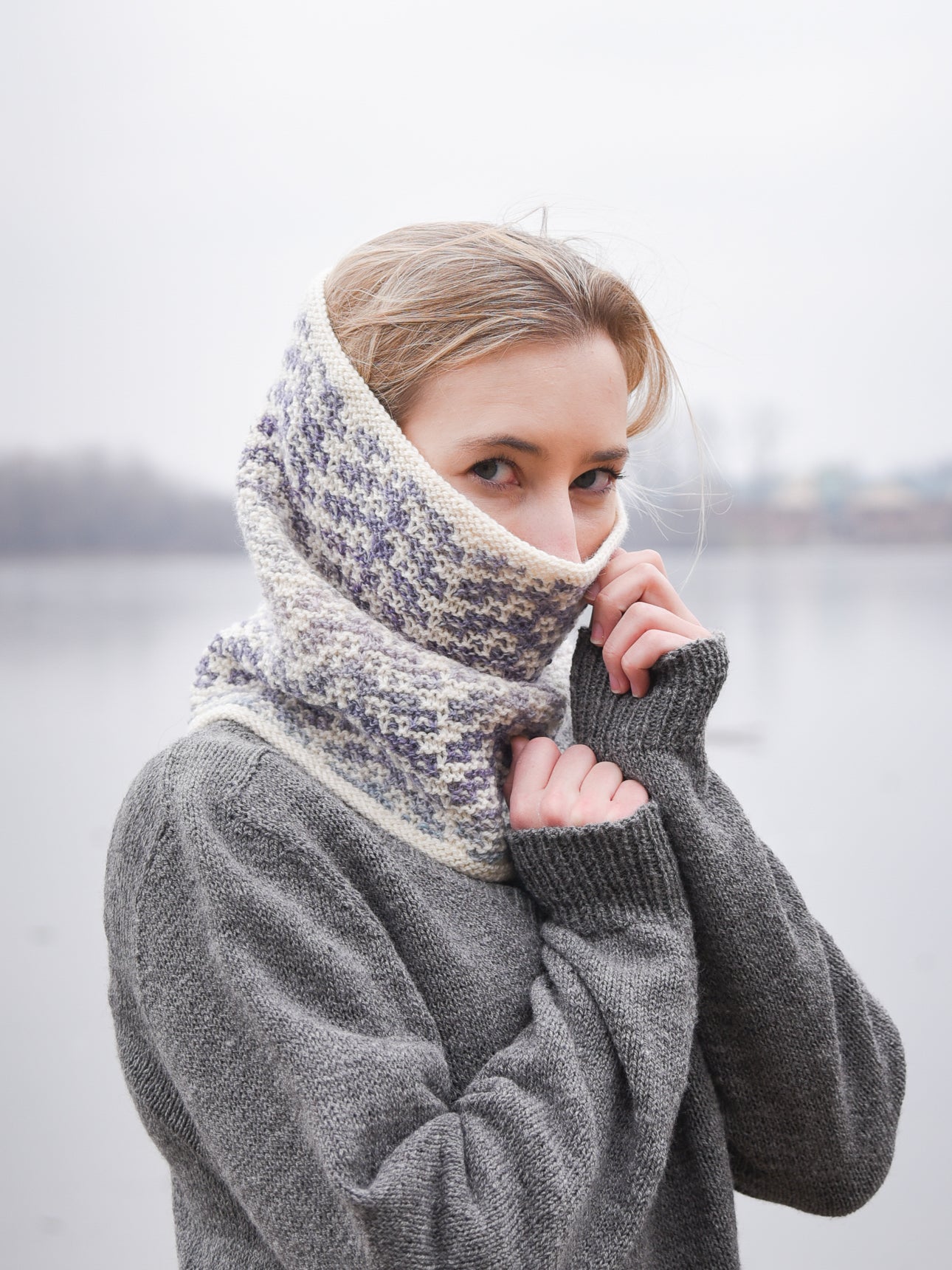 Grey Poppies Mosaic Neckwarmer <br/><small>knitting pattern</small>