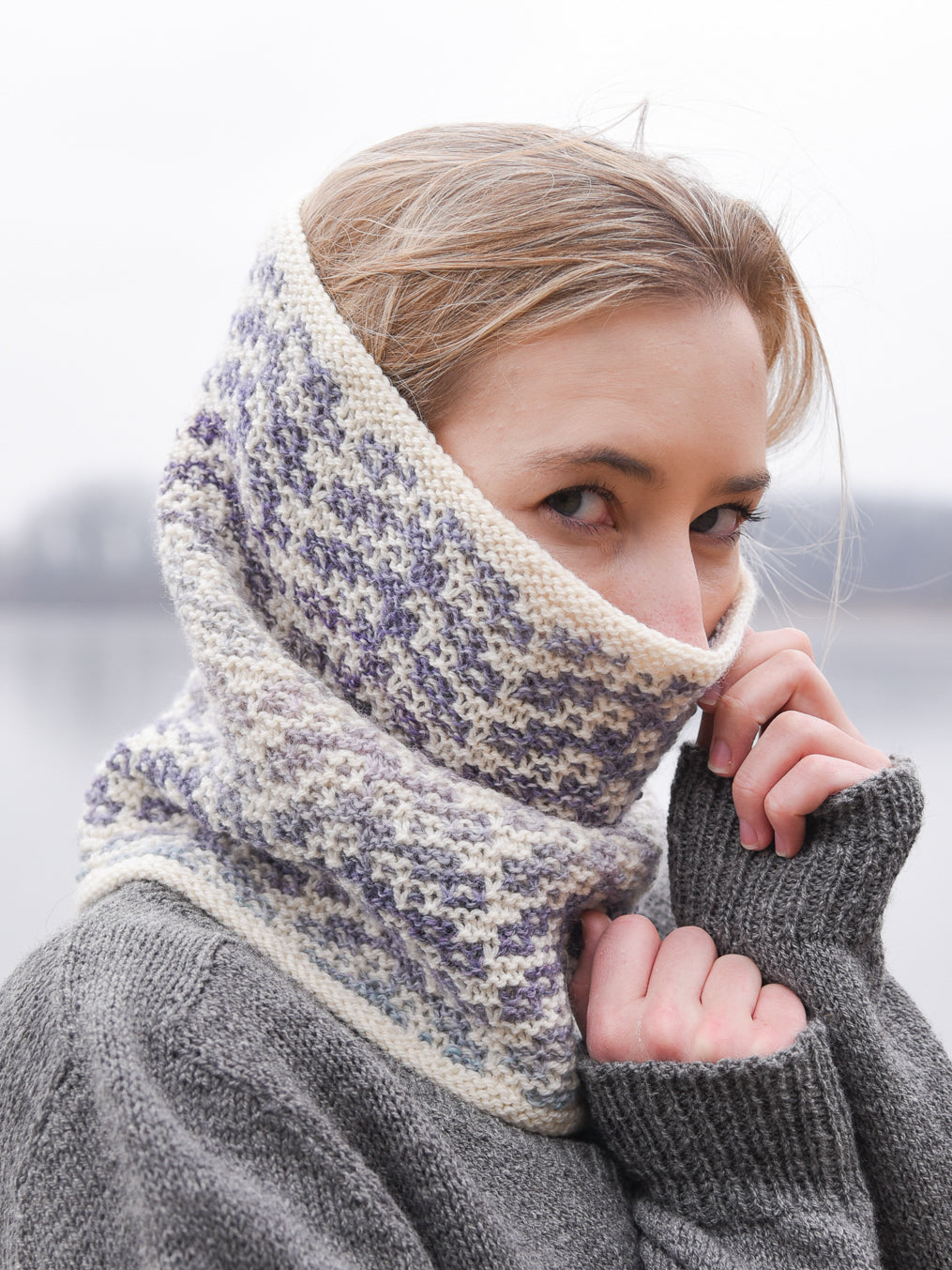 Grey Poppies Mosaic Neckwarmer <br/><small>knitting pattern</small>