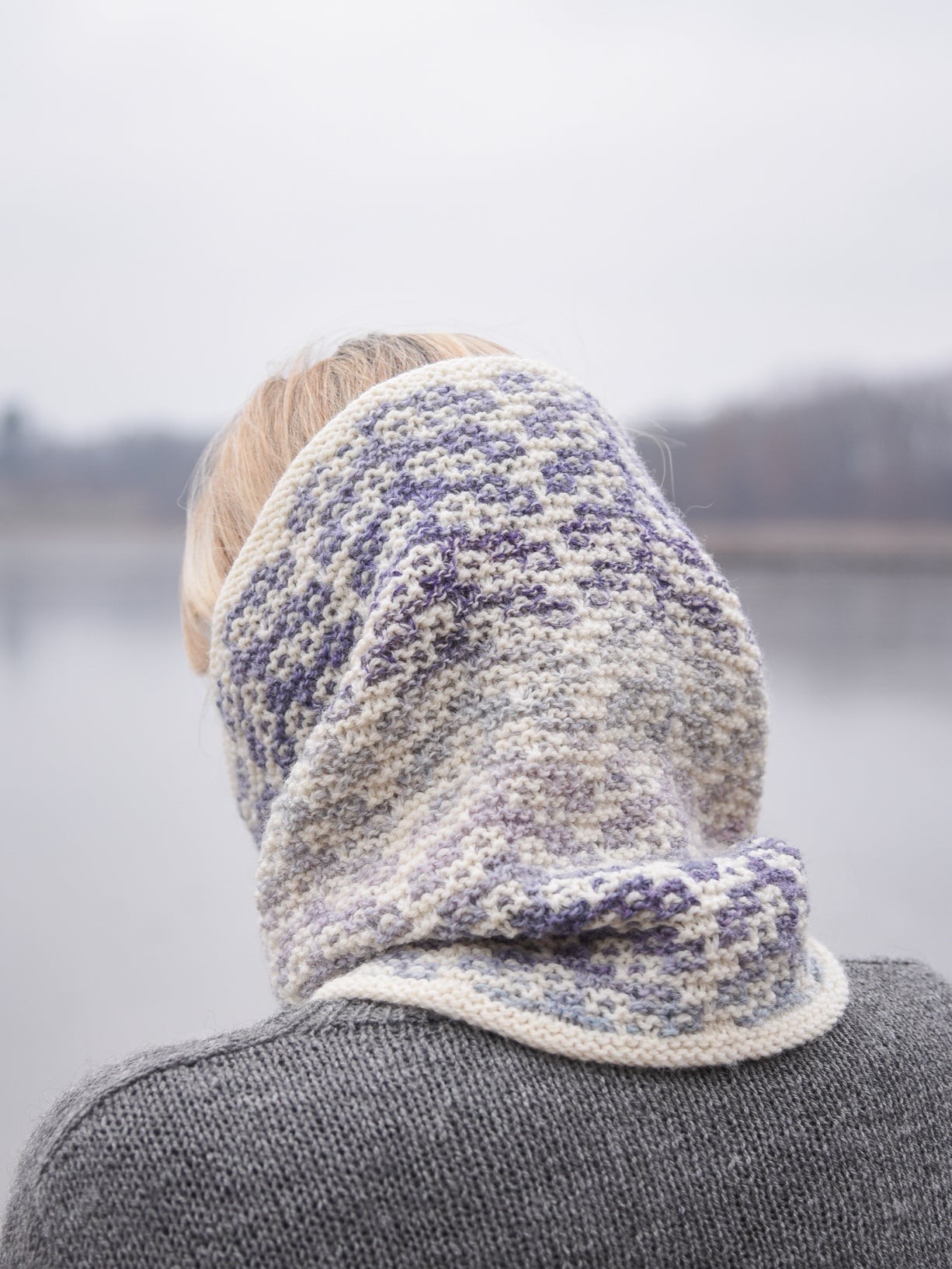 Grey Poppies Mosaic Neckwarmer <br/><small>knitting pattern</small>