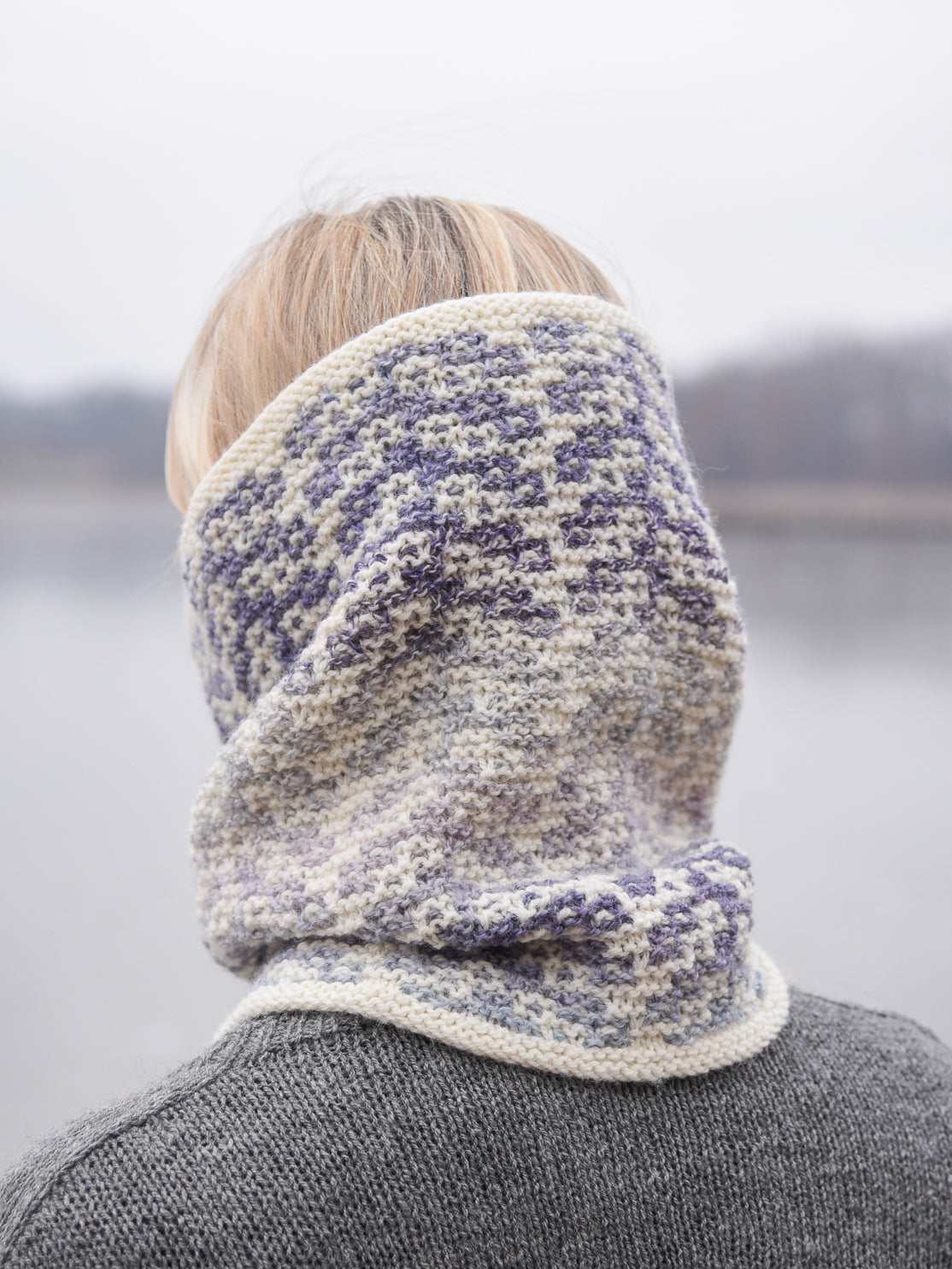 Grey Poppies Mosaic Neckwarmer <br/><small>knitting pattern</small>