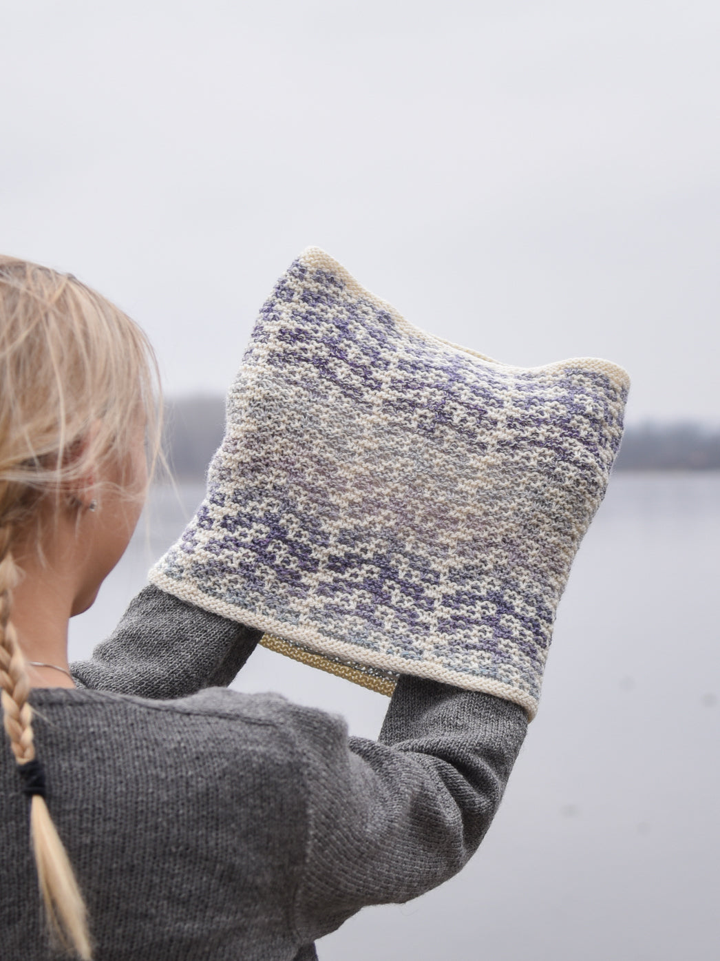Grey Poppies Mosaic Neckwarmer <br/><small>knitting pattern</small>