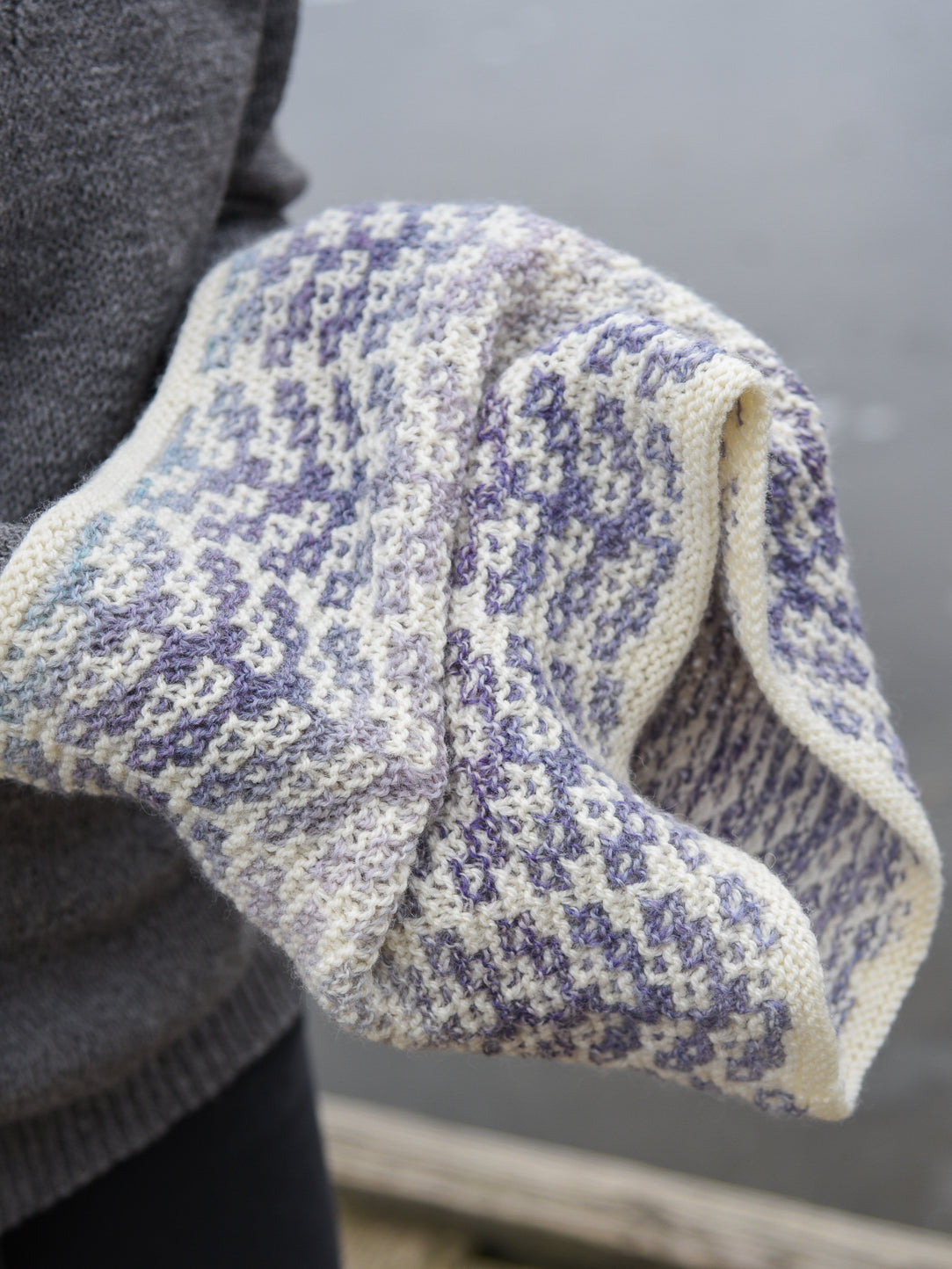 Grey Poppies Mosaic Neckwarmer <br/><small>knitting pattern</small>