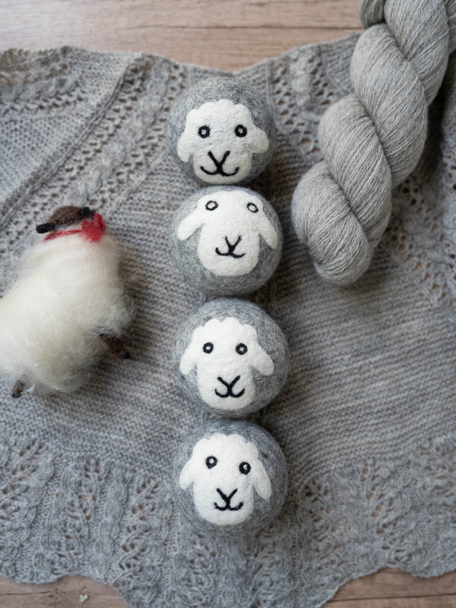 Natural Wool Dryer Balls Set of 4 with Mesh Laundry Bag