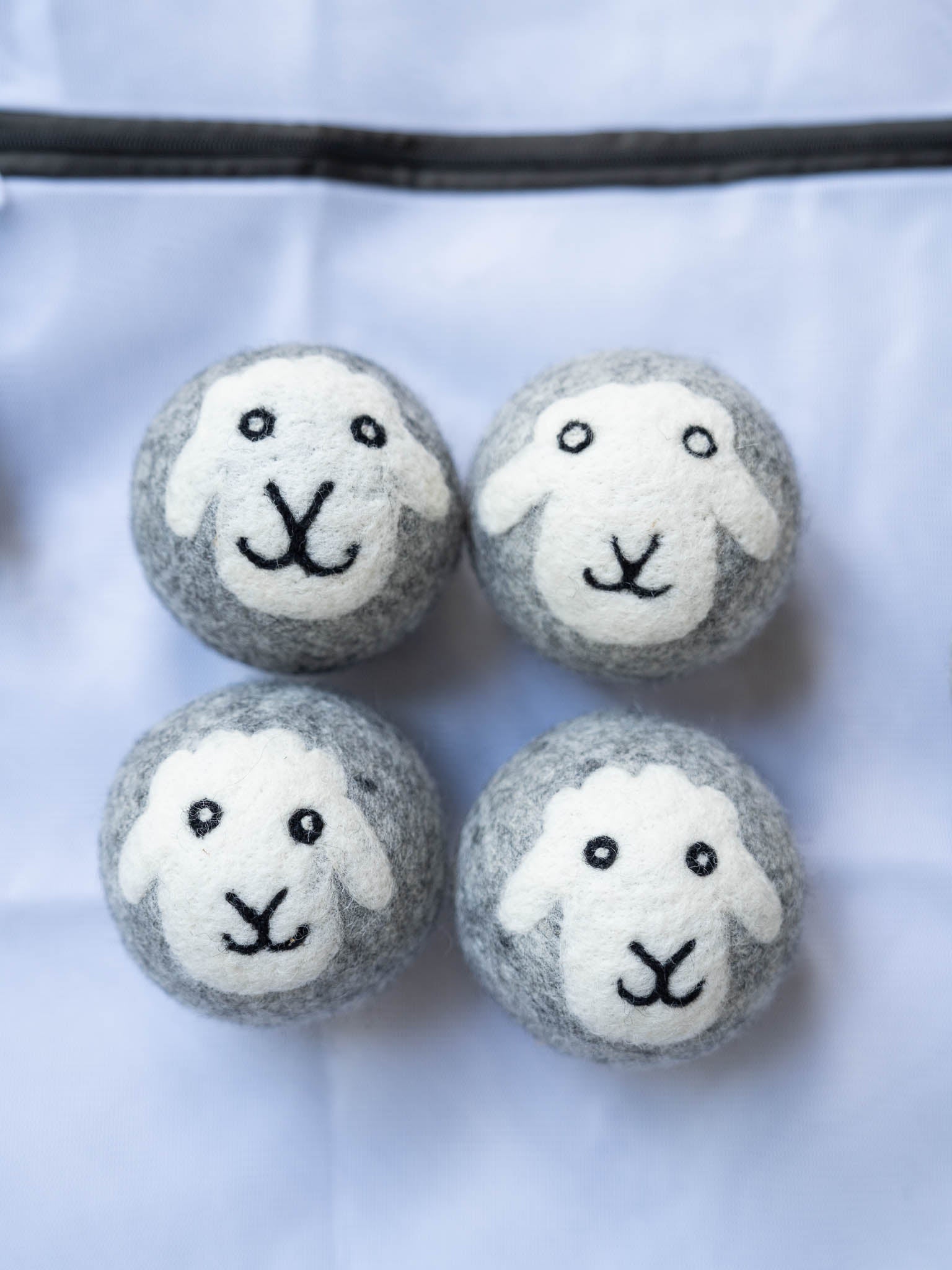 Natural Wool Dryer Balls Set of 4 with Mesh Laundry Bag
