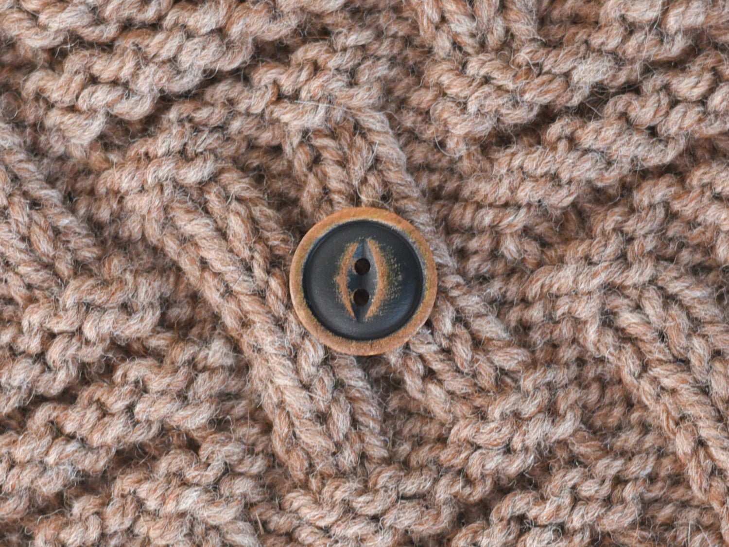 Dominic <br/><small>15mm Buffalo Horn Button</small>