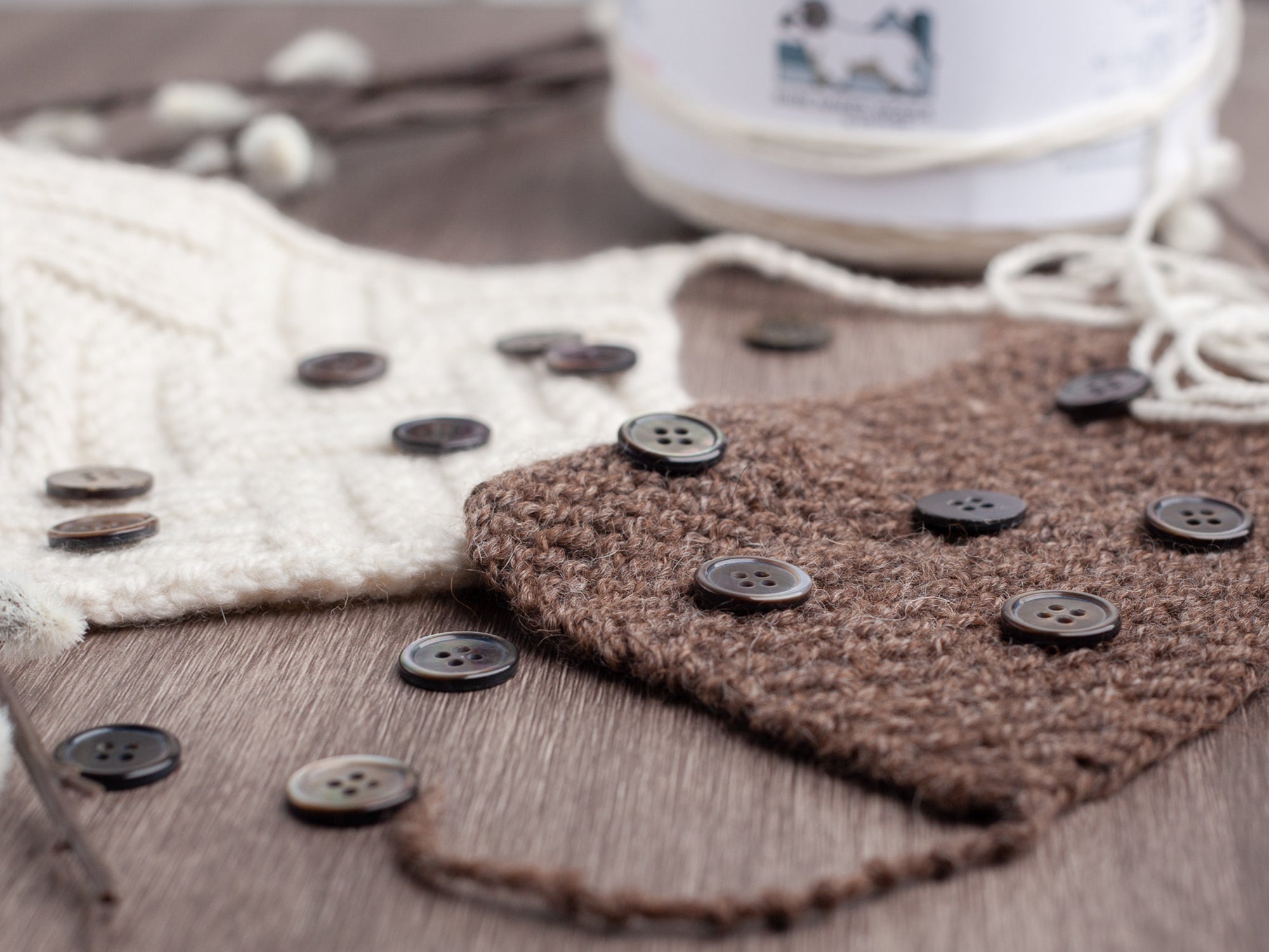 Arie <br/><small>15mm Iridescent shell Button Set</small>