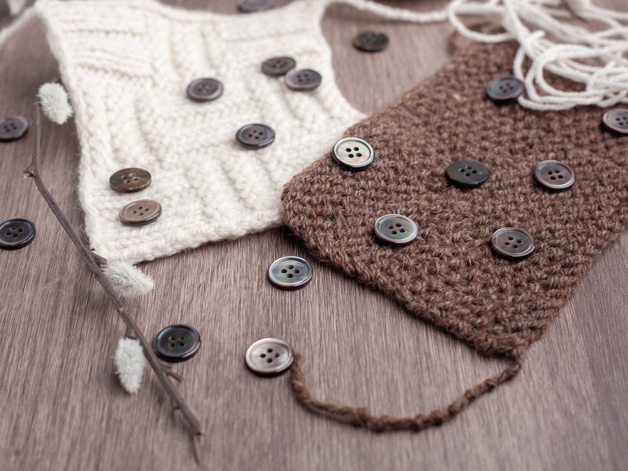 Arie <br/><small>15mm Iridescent shell Button Set</small>