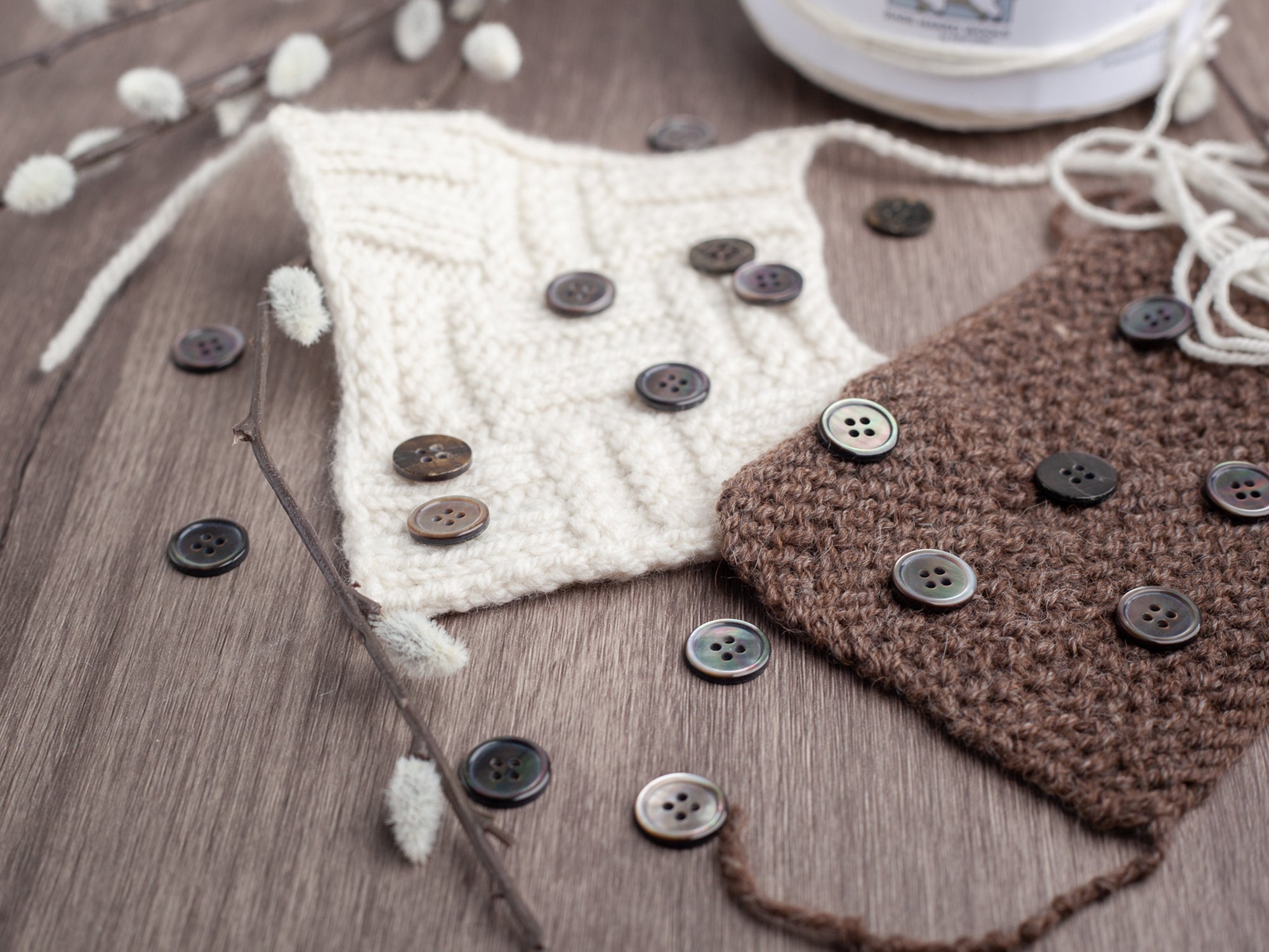 Arie <br/><small>15mm Iridescent shell Button Set</small>