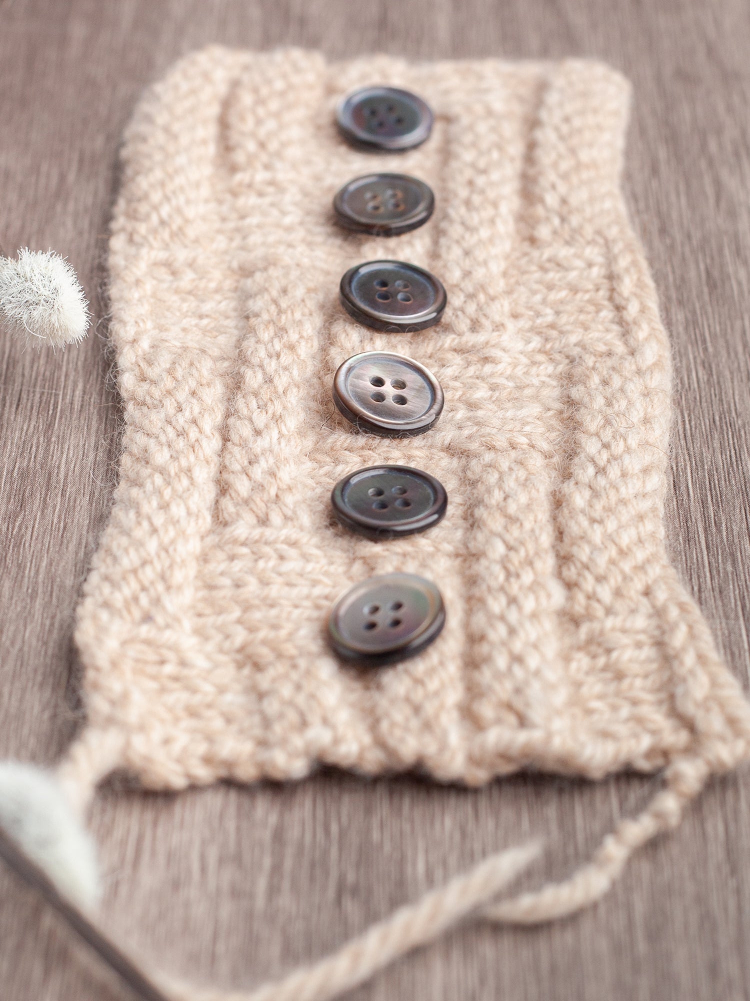 Arie <br/><small>15mm Iridescent shell Button Set</small>