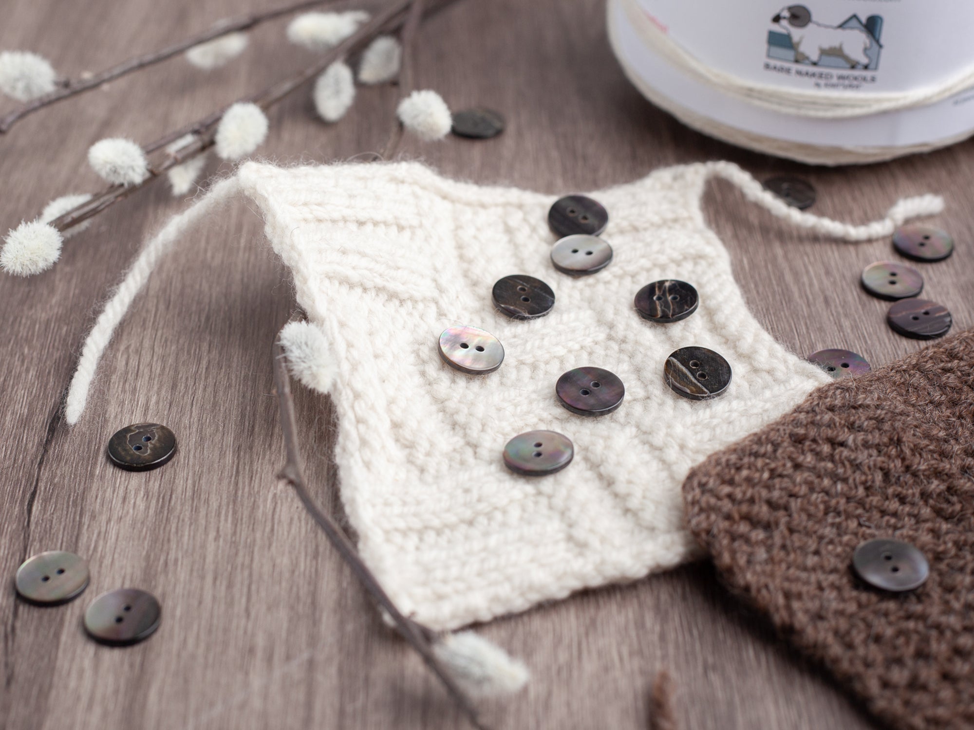 Felisha <br/><small>15mm Iridescent shell Button Set</small>