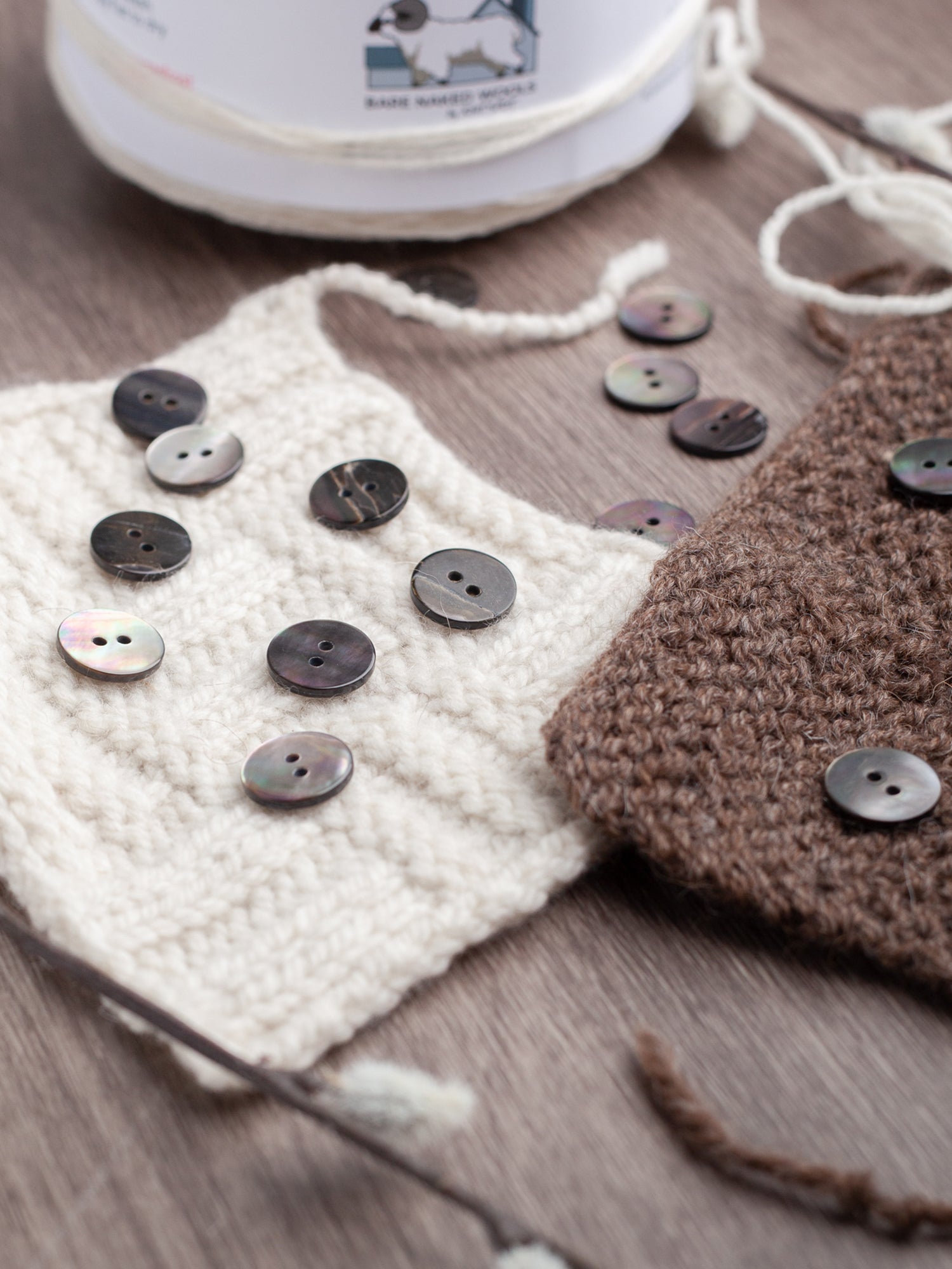 Felisha <br/><small>15mm Iridescent shell Button Set</small>