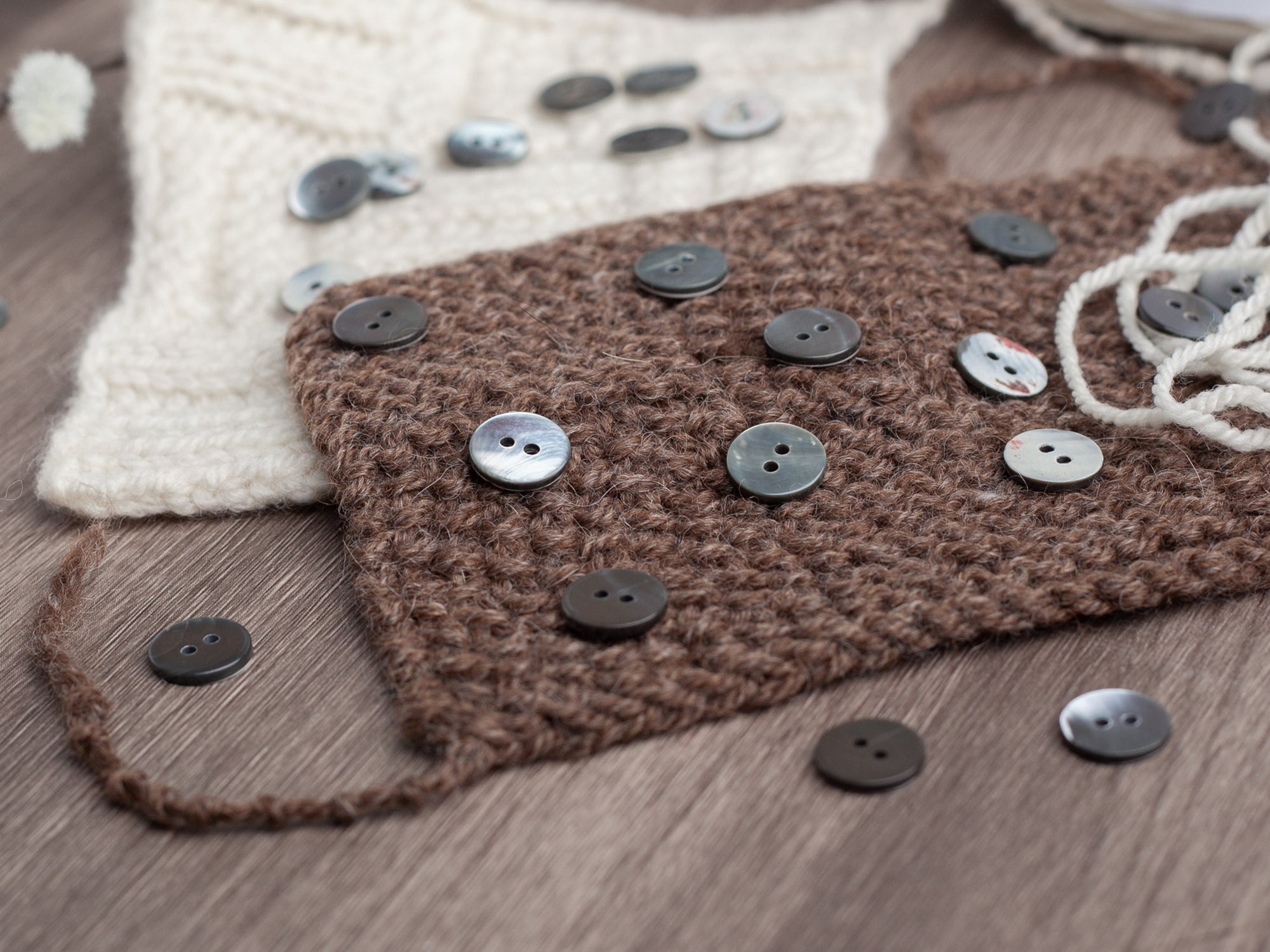 Margit <br/><small>12mm Mother of Pearl Button Set</small>